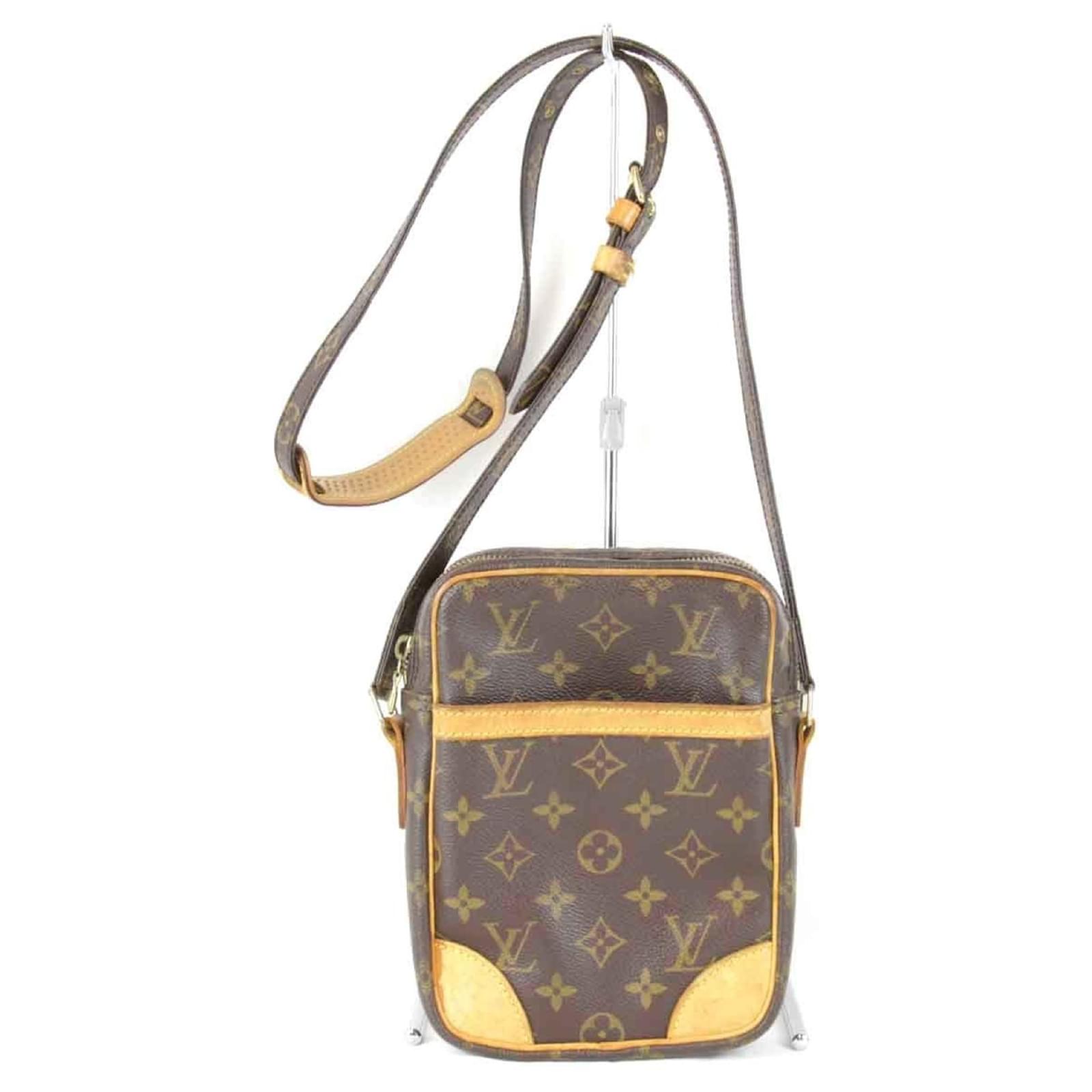 Danube Schultertasche Louis Vuitton Monogramm Lackleder ref 