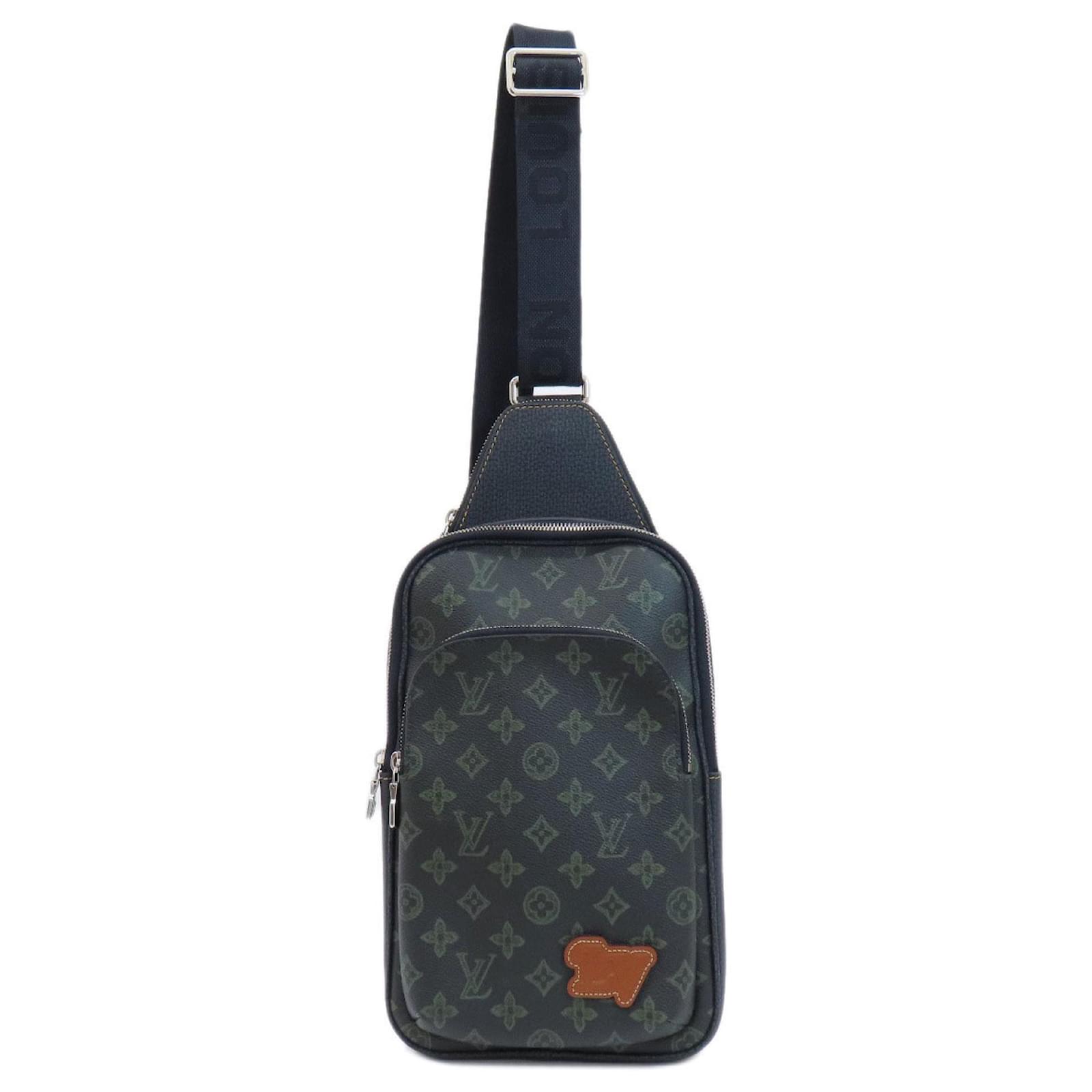 Louis Vuitton Avenue Umhängetasche Monogramm Lackleder ref.1493679  