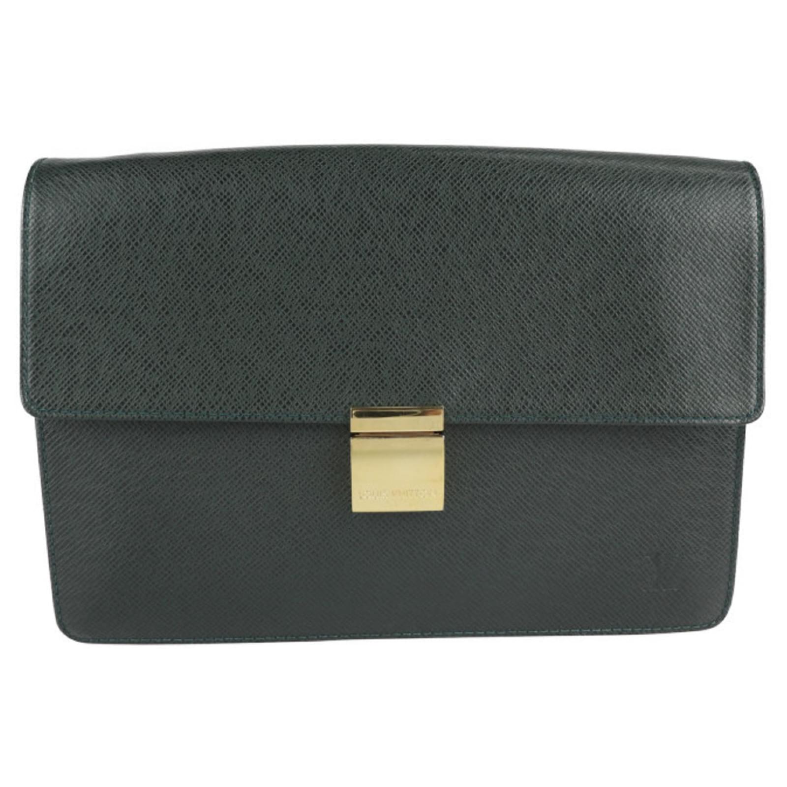 Clutch aus Taiga Leder Celenga Louis Vuitton