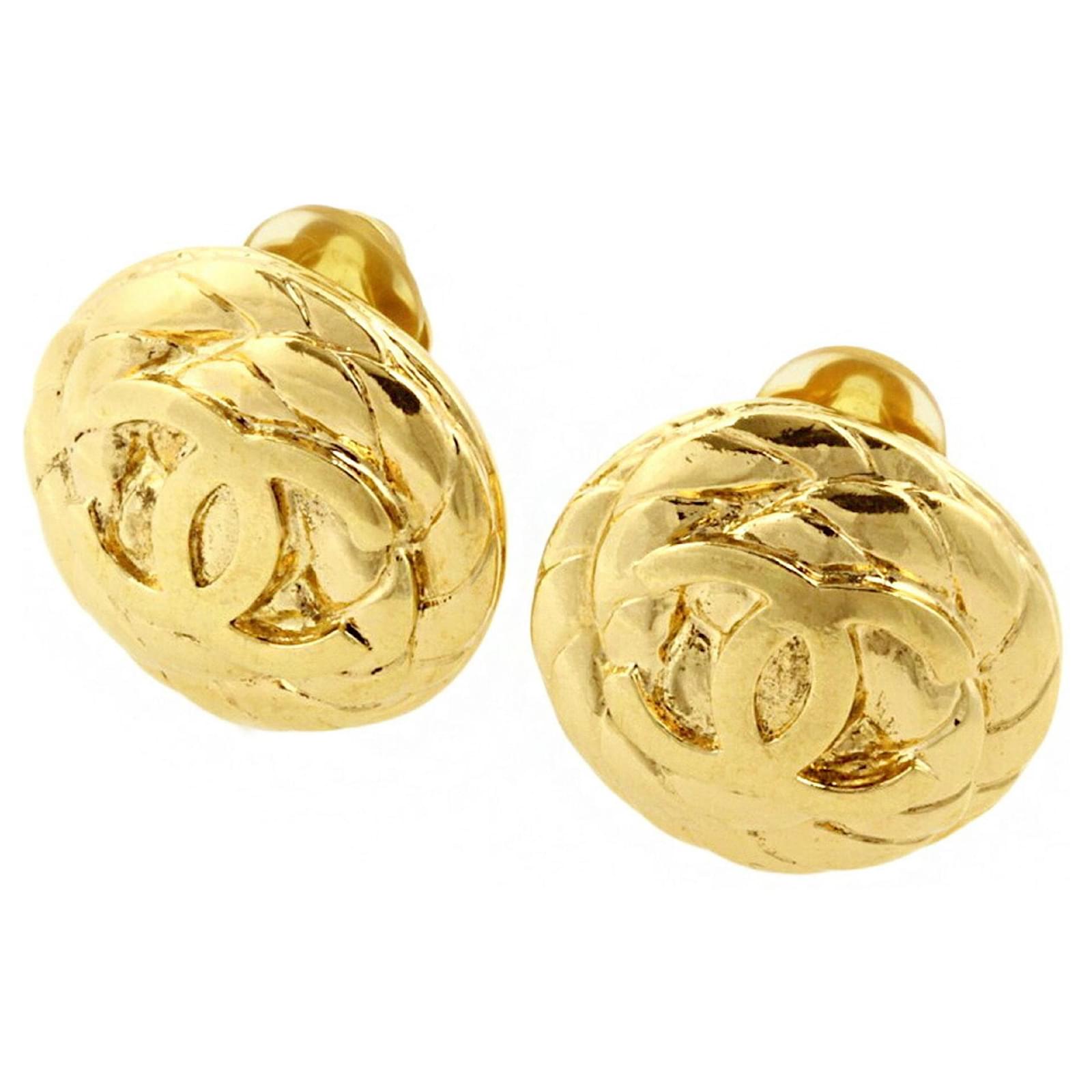 Chanel ear cuff top