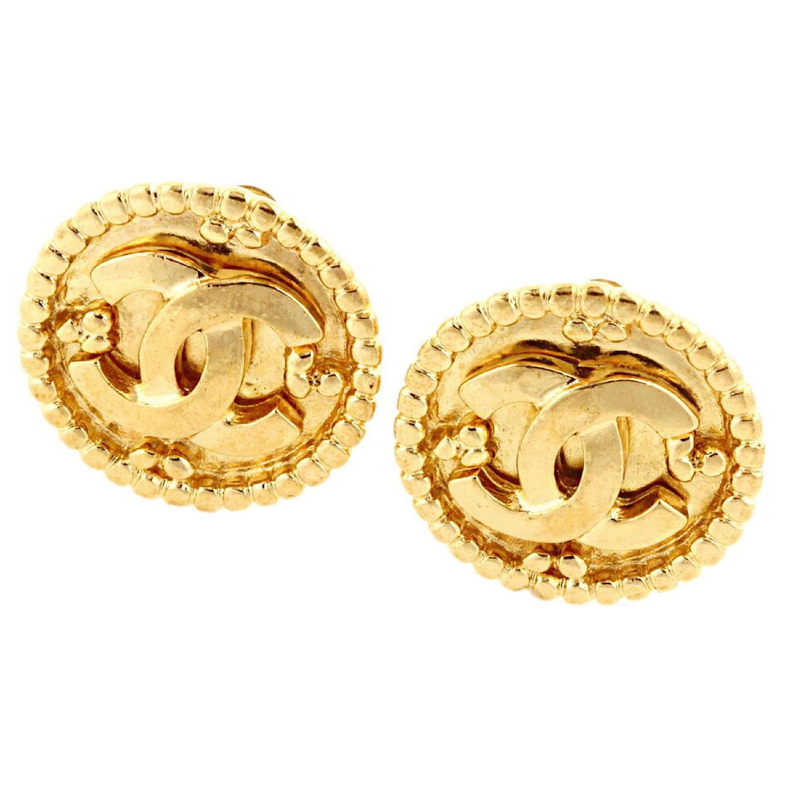 Autres bijoux Boucles d oreilles earcuff en or vintage Chanel Plaque or Dore ref.1513104 Joli Closet