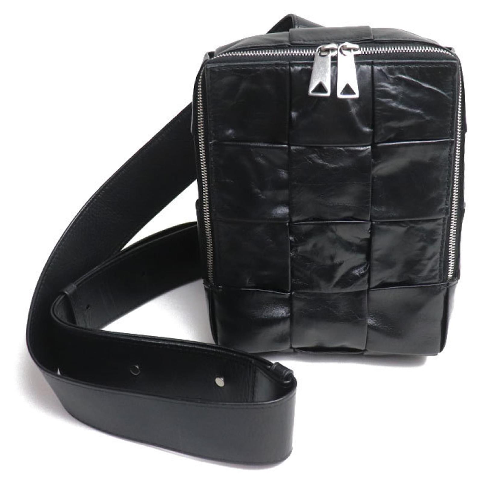☆BOTTEGA VENETA☆ CASSETTE Sling ショルダーバッグ BLACK♪ Bottega Veneta Borsa Cassette Crossbody Sling Bag Bag