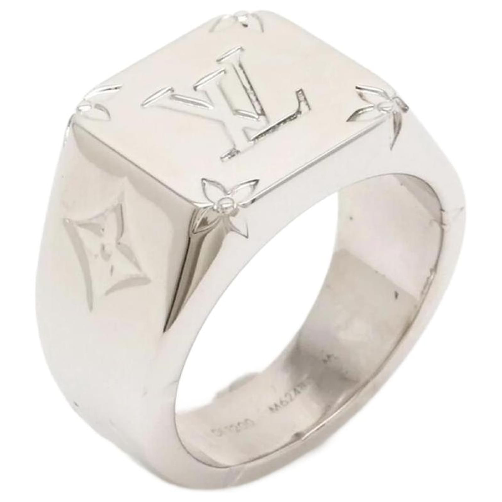 Monogram Signet Ring von Louis Vuitton Monogramm Lackleder ref.1514715 Joli Closet