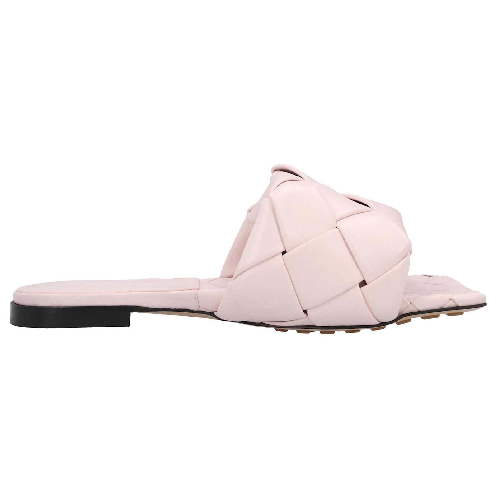 サンダル・ミュール Bottega Veneta Lido Flat Sandal Pink Bottega Veneta Pink Embossed Leather Lido Flat Sandals 7.5