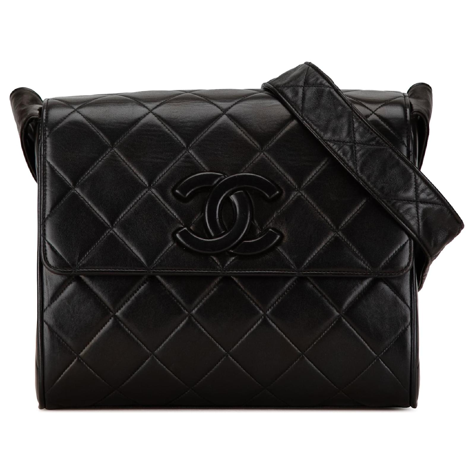 CC CLASSIC FLAP BAG 46 IN BLACK QUILTED CALFSKIN