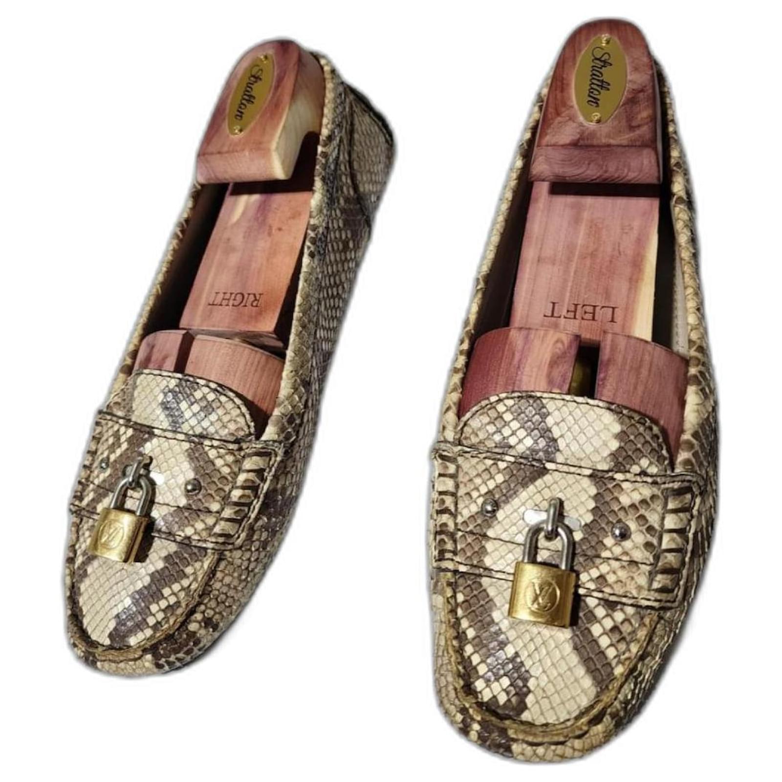 LOUIS VUITTON スネークスキン　モカシン　シューズ LOUIS VUITTON Moccasin Loafers Lock It Snake Skin Size 37.5