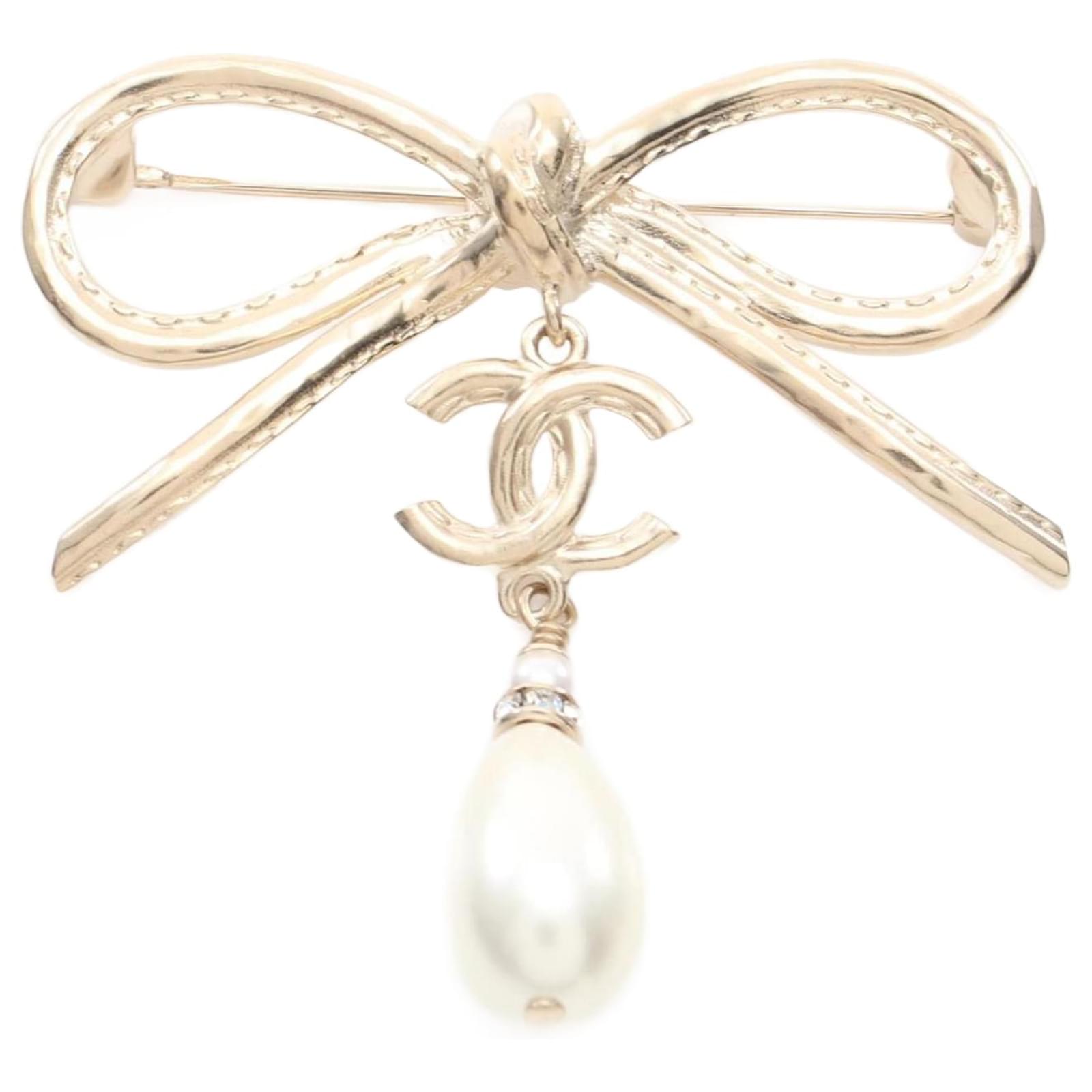 CHANEL nacklace coco mark ribbon ココマーク Chanel Coco Mark Ribbon Brooch White Golden ref.1534623