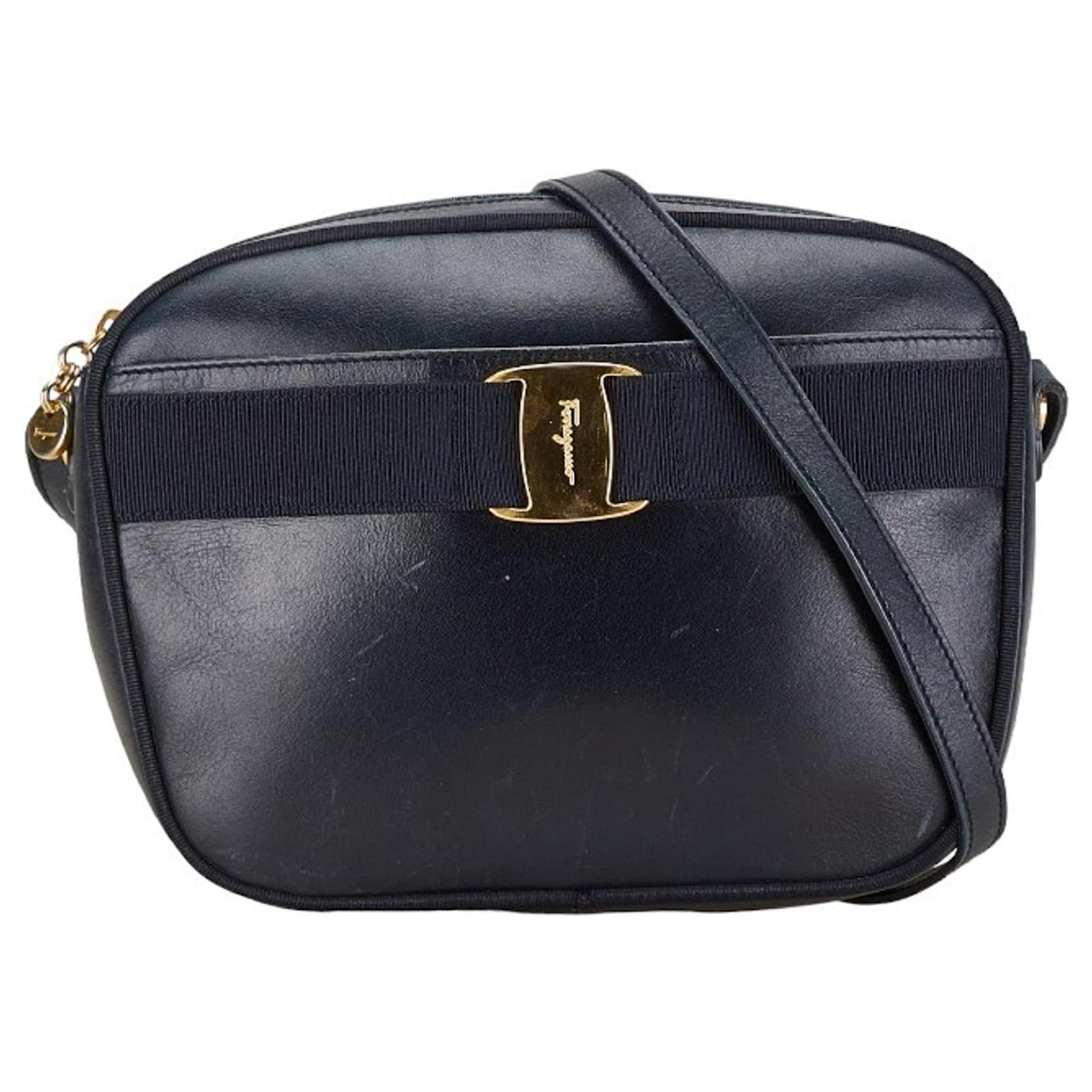 Salvatore Ferragamo Vara ショルダーバッグ NWT NEW Salvatore Ferragamo women's Vara bow black leather camera
