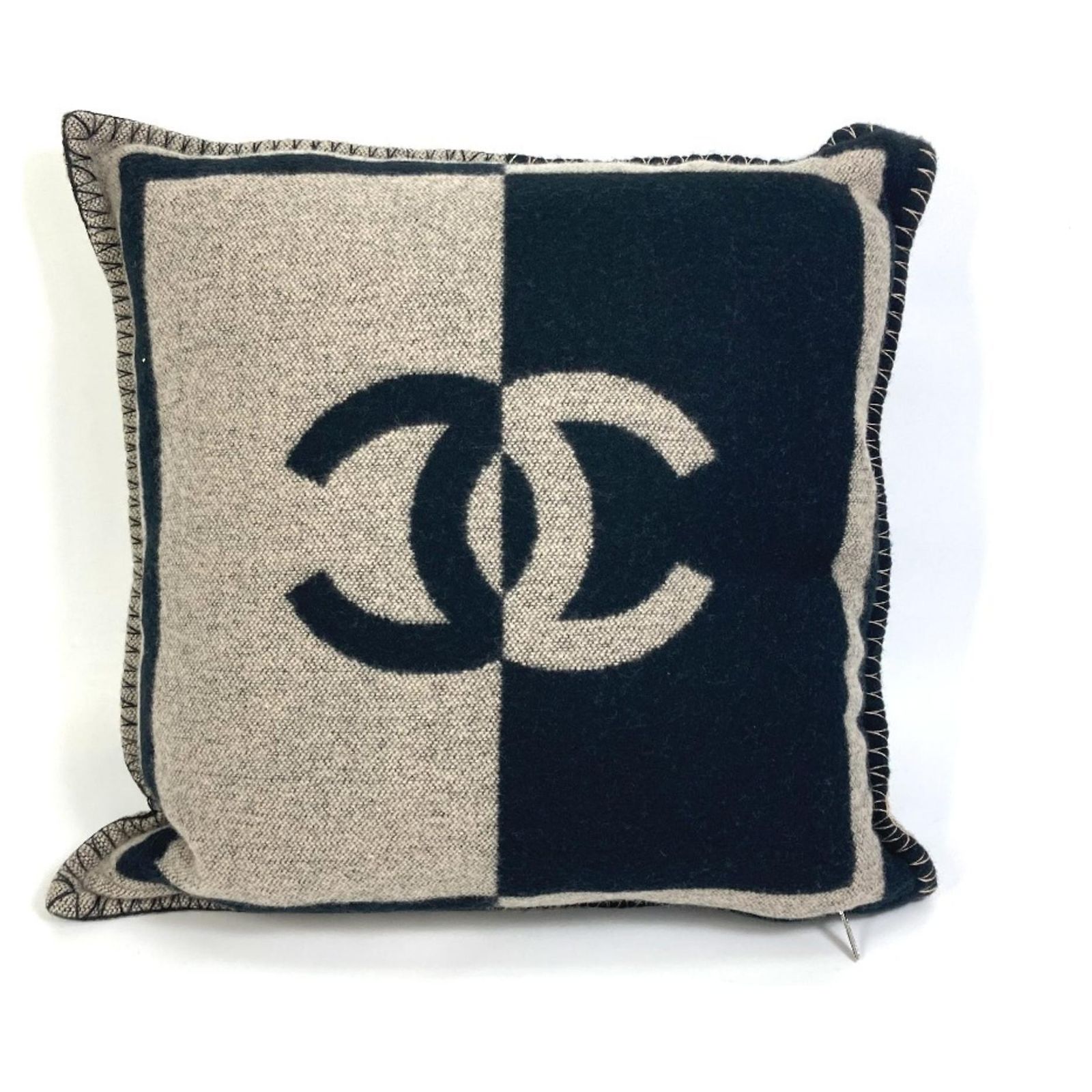 Coussin Pillow Chanel Coco Mark CC Cachemire Laine Marron Noir ref