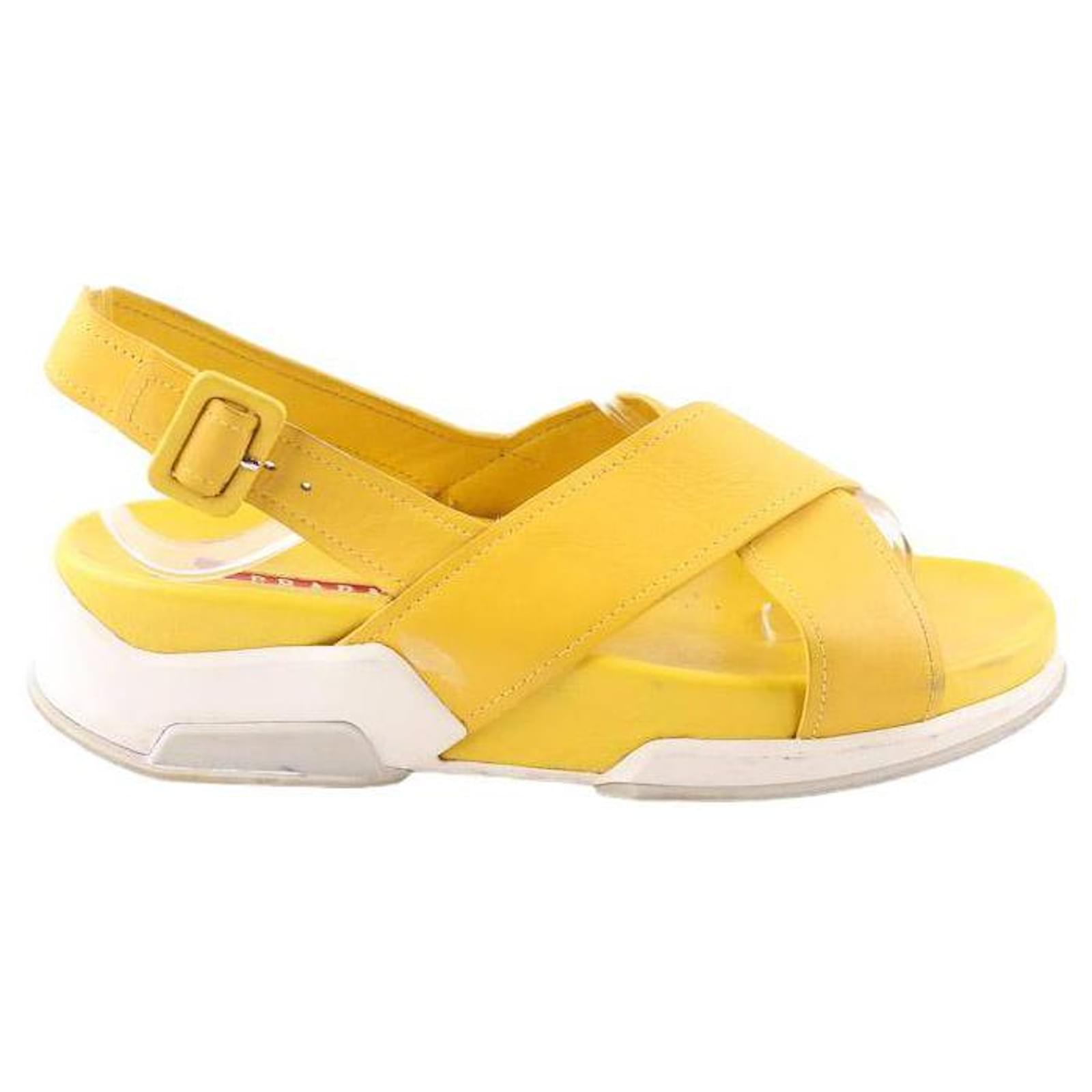 Prada Leather sandals Yellow ref.1562560 - Joli Closet