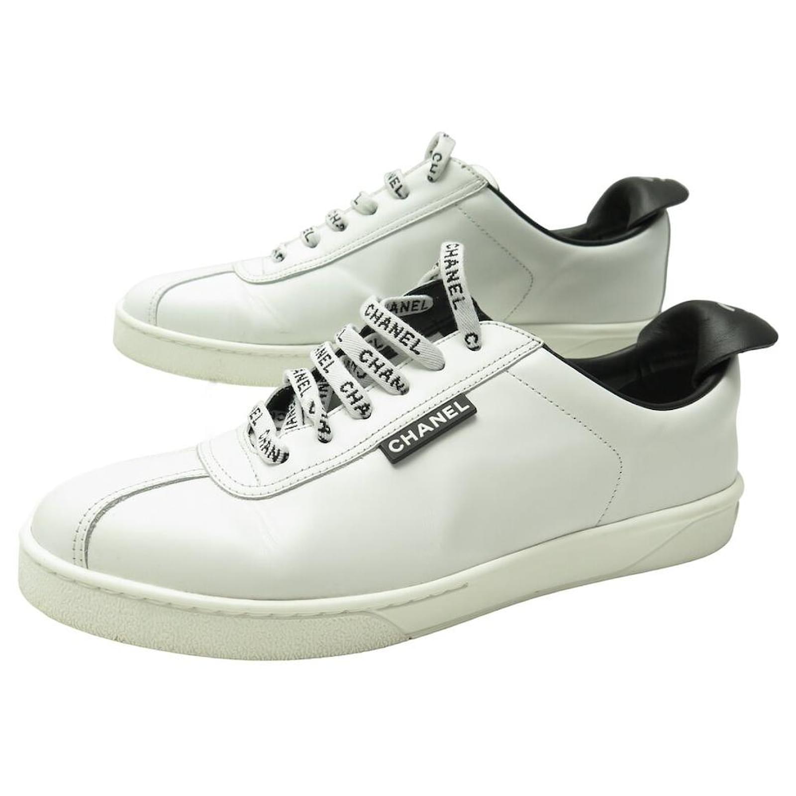 CHANEL ホワイト スニーカー 40 CHANEL SHOES BASKETS G34085 40 IN WHITE LEATHER ref.JC1571336