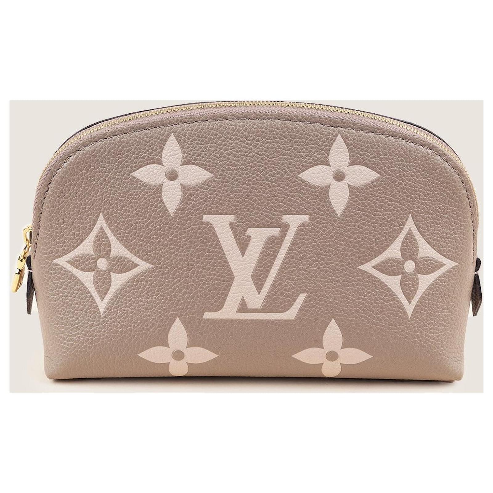 Louis Vuitton Pochette Cosmetique PM Beige Leather ref.1582510 Joli Closet