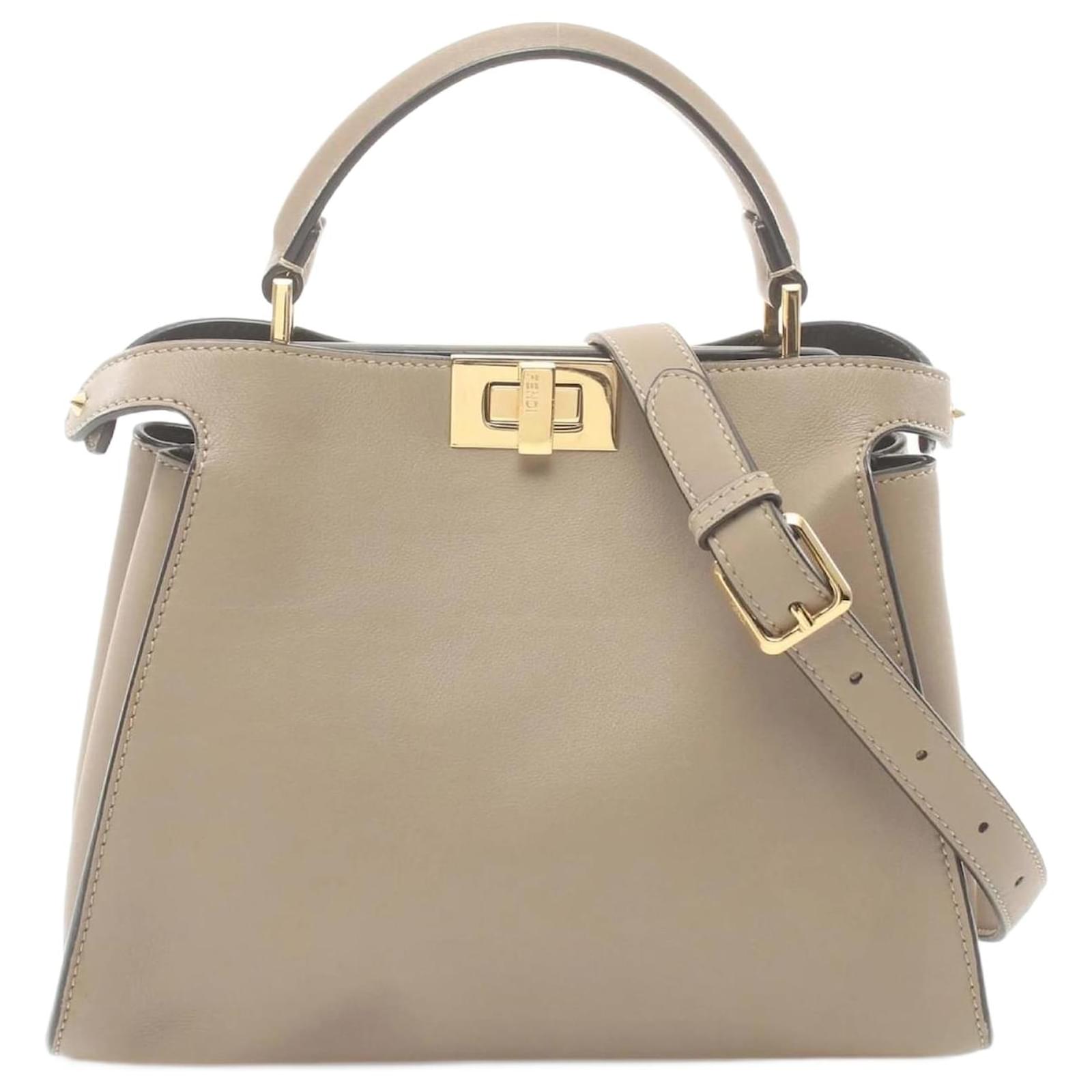 Fendi Peekaboo Essential Handbag Beige Leather ref.1582907 Joli Closet