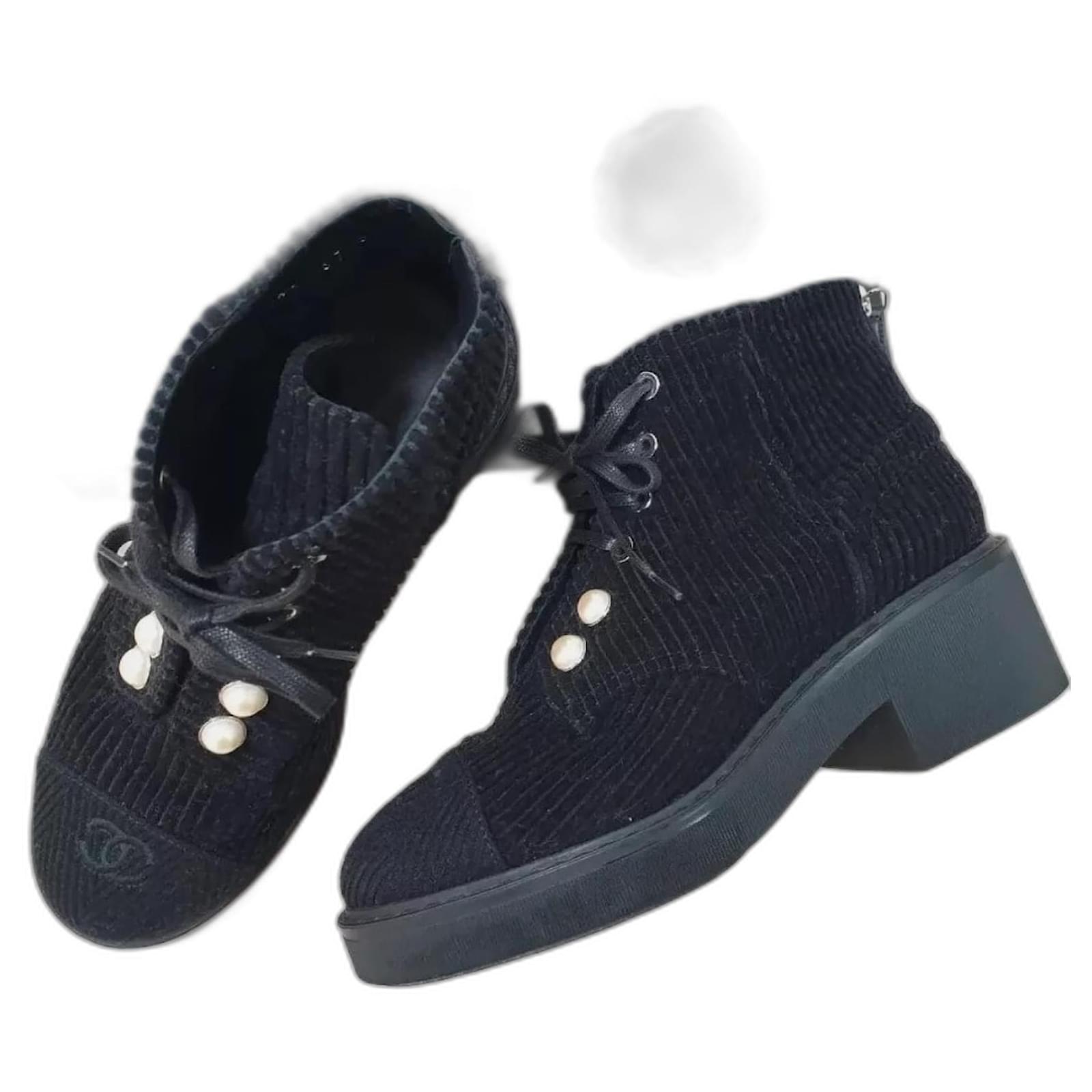 Botas de tobillo negras con logo CC de perlas CHANEL talla 37