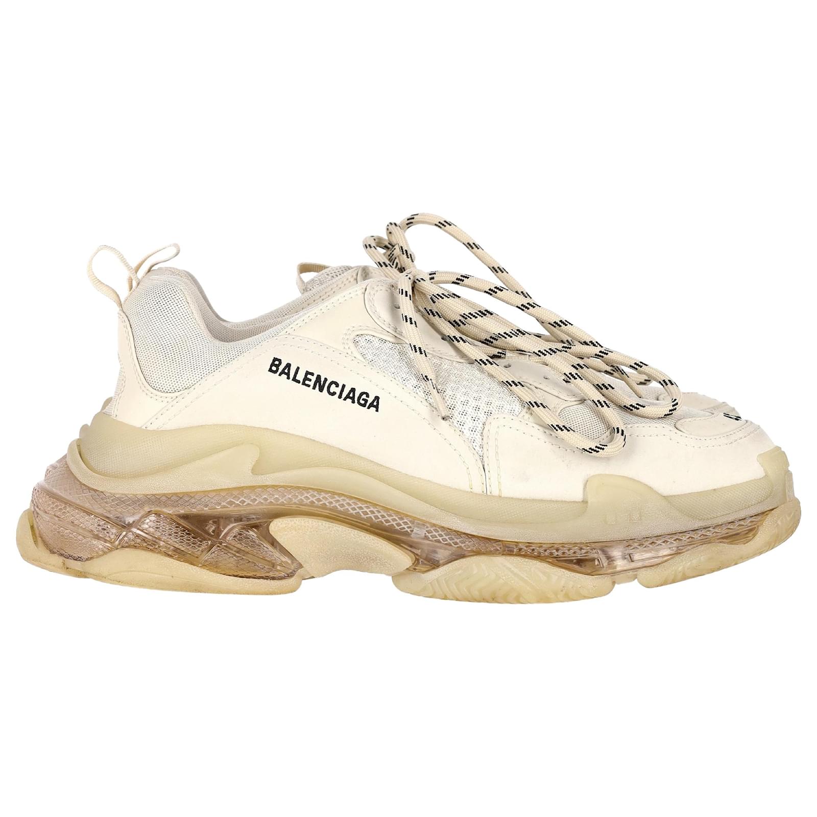 Sneaker Balenciaga Triple S con suola trasparente e logo ricamato