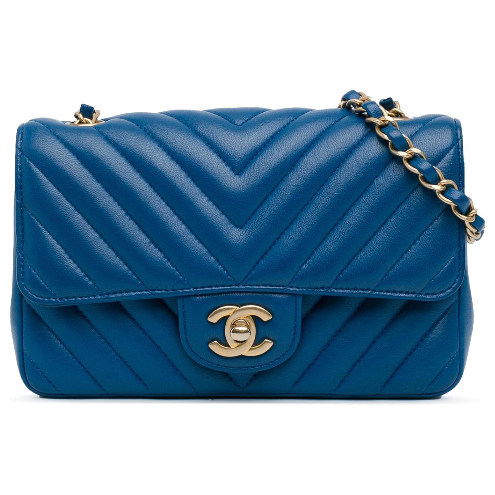 Chanel Blau Mini Rechteckige Klassische Chevron Lammleder Einzelflap ref.1601247 Joli Closet