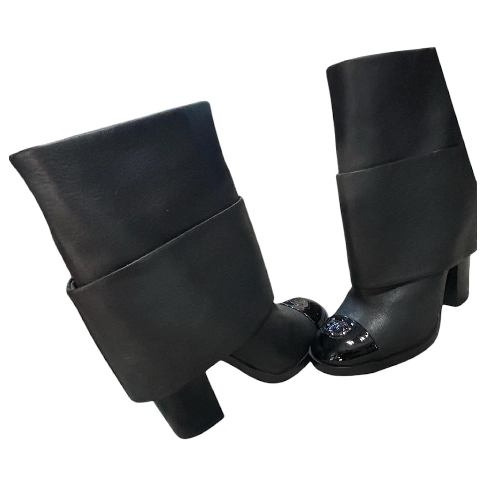 CHANEL CC Cap Toe Fold Over Boots Black Leather ref.1605056 - Joli