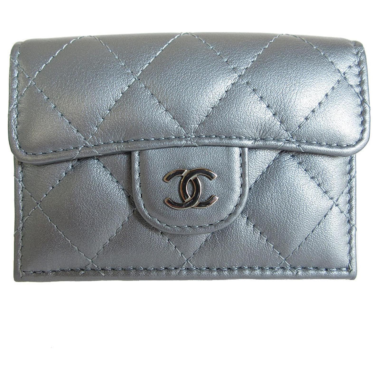 Chanel Matelasse Tri-fold Wallet Silvery Leather ref.1606973