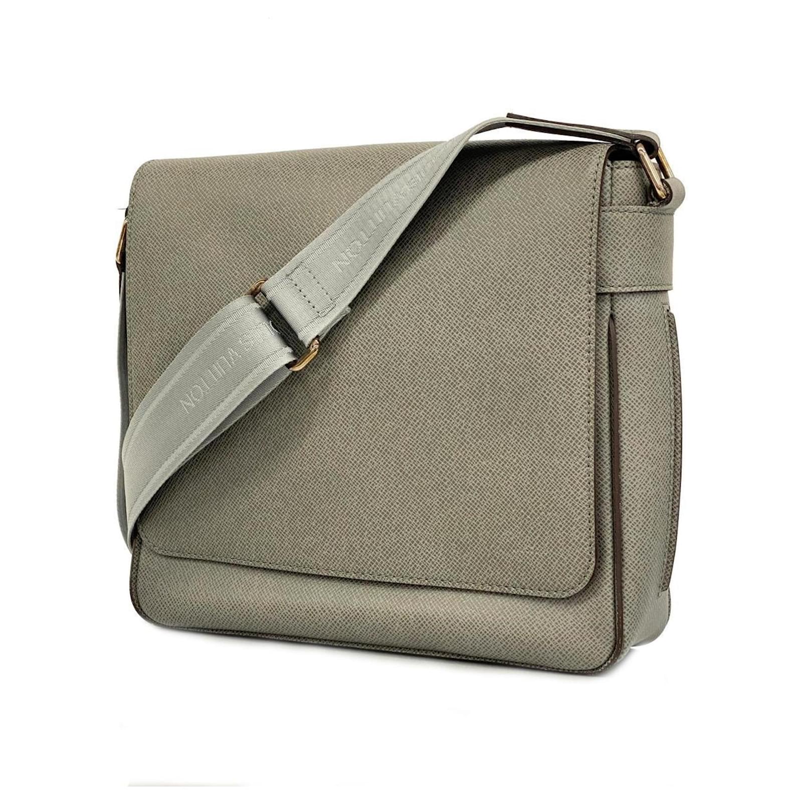 Louis Vuitton Taiga Roman PM Shoulder Bag ref.1615060 - Joli Closet