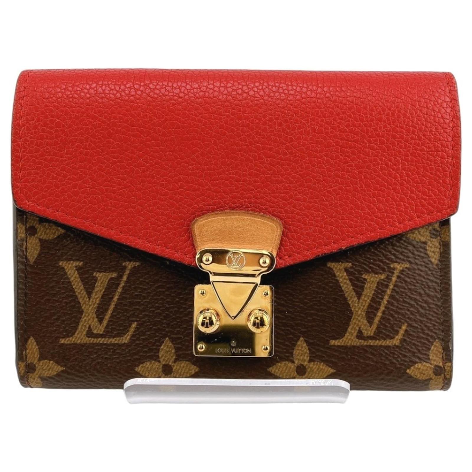 Portafoglio pieghevole Louis Vuitton in rosso Pelle verniciata ref