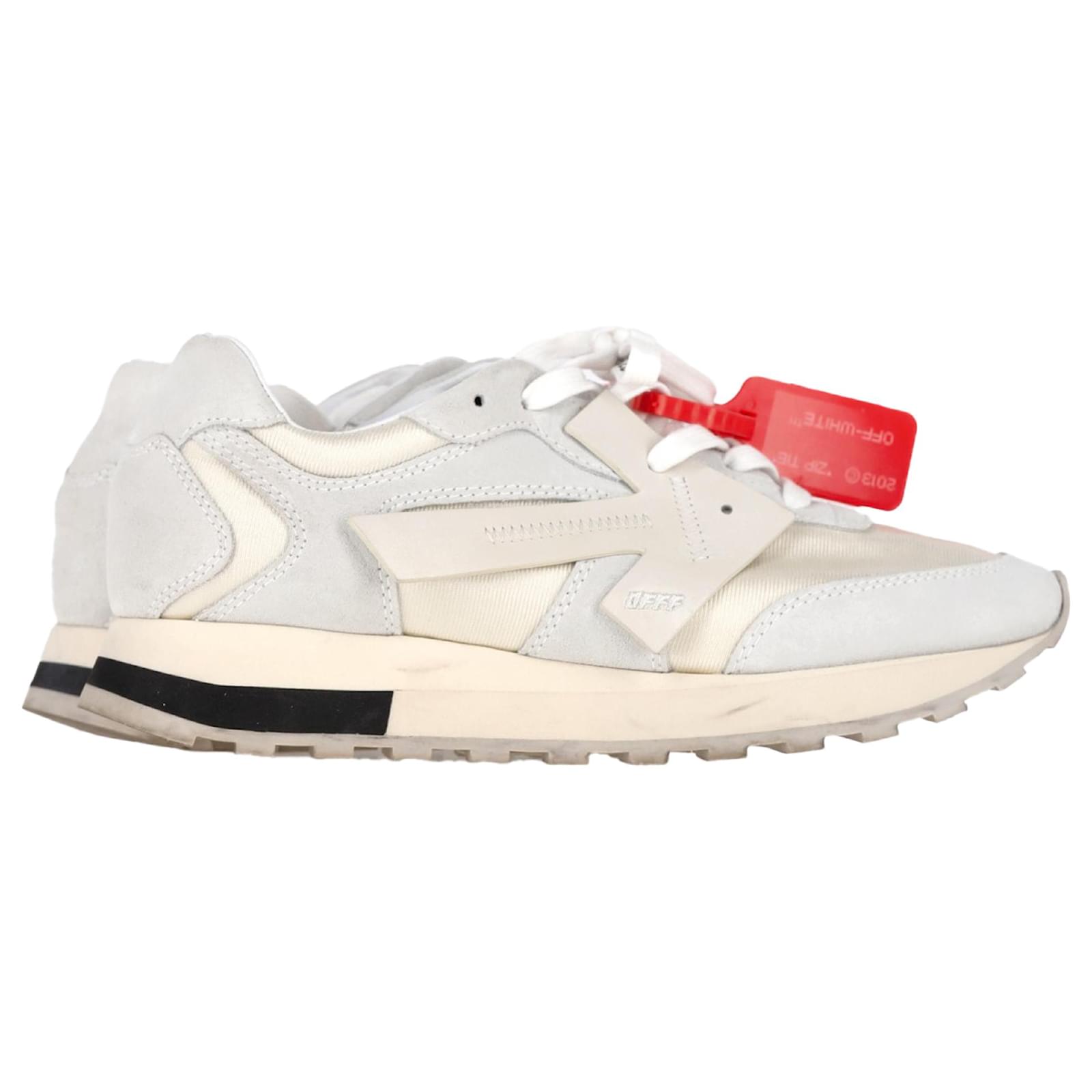 Off White Off White c o Virgil Abloh HG Arrow Runner Sneakers in Light Grey Suede ref.1623812 Joli Closet