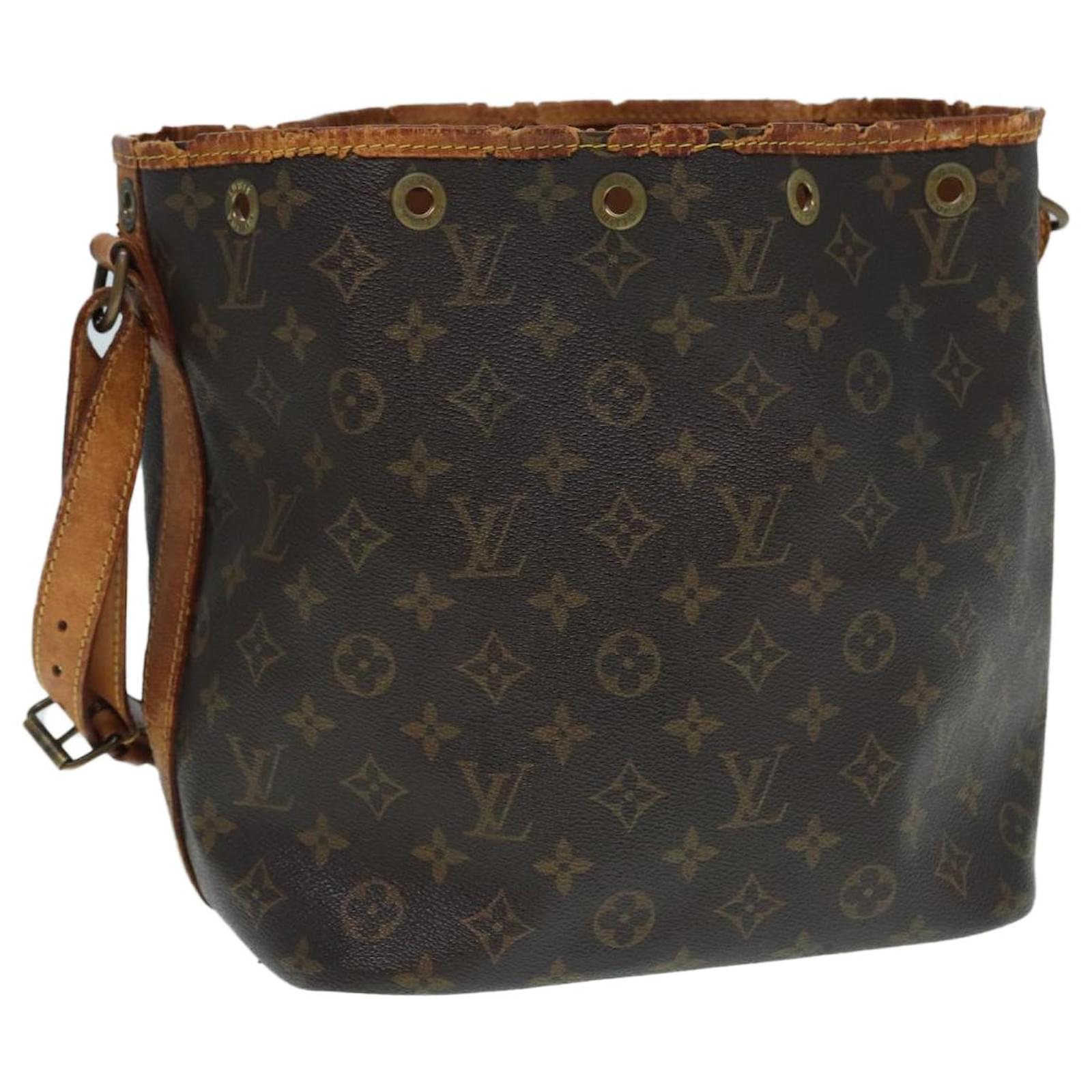 LOUIS VUITTON Monogram Petit Noe Schultertasche M42226 LV Auth 88505