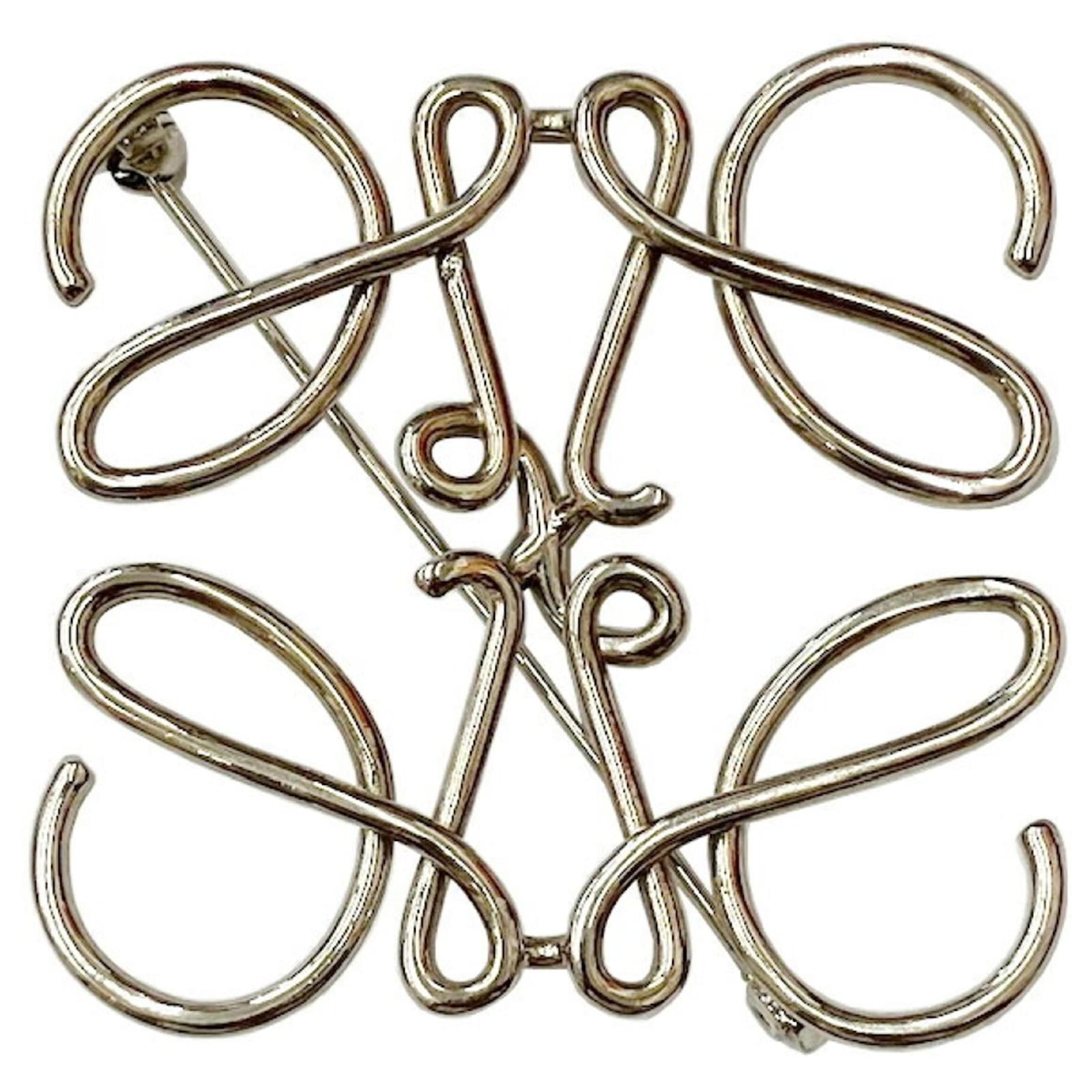 Loewe Anagram Brooch in Palladium Metal Silvery ref.1624921 - Joli Closet