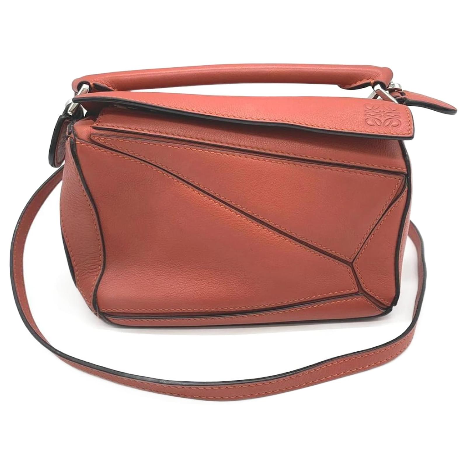ショルダーバッグ・ポシェット LOEWE Women Bags A411FCRX02LE Red Loewe Flamenco Purse red leather bag | TheDoubleF