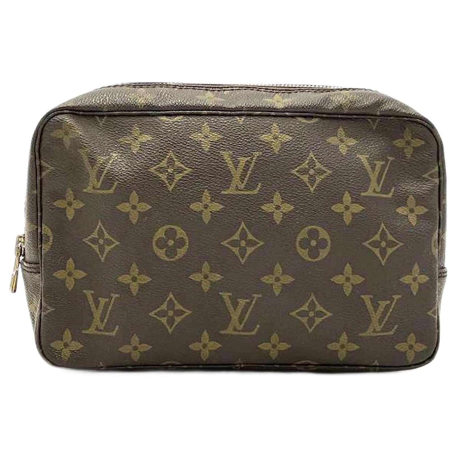 Pouch Bag Truss Toilette 23 Monogramm Louis Vuitton Braun ref.1628500 Joli Closet