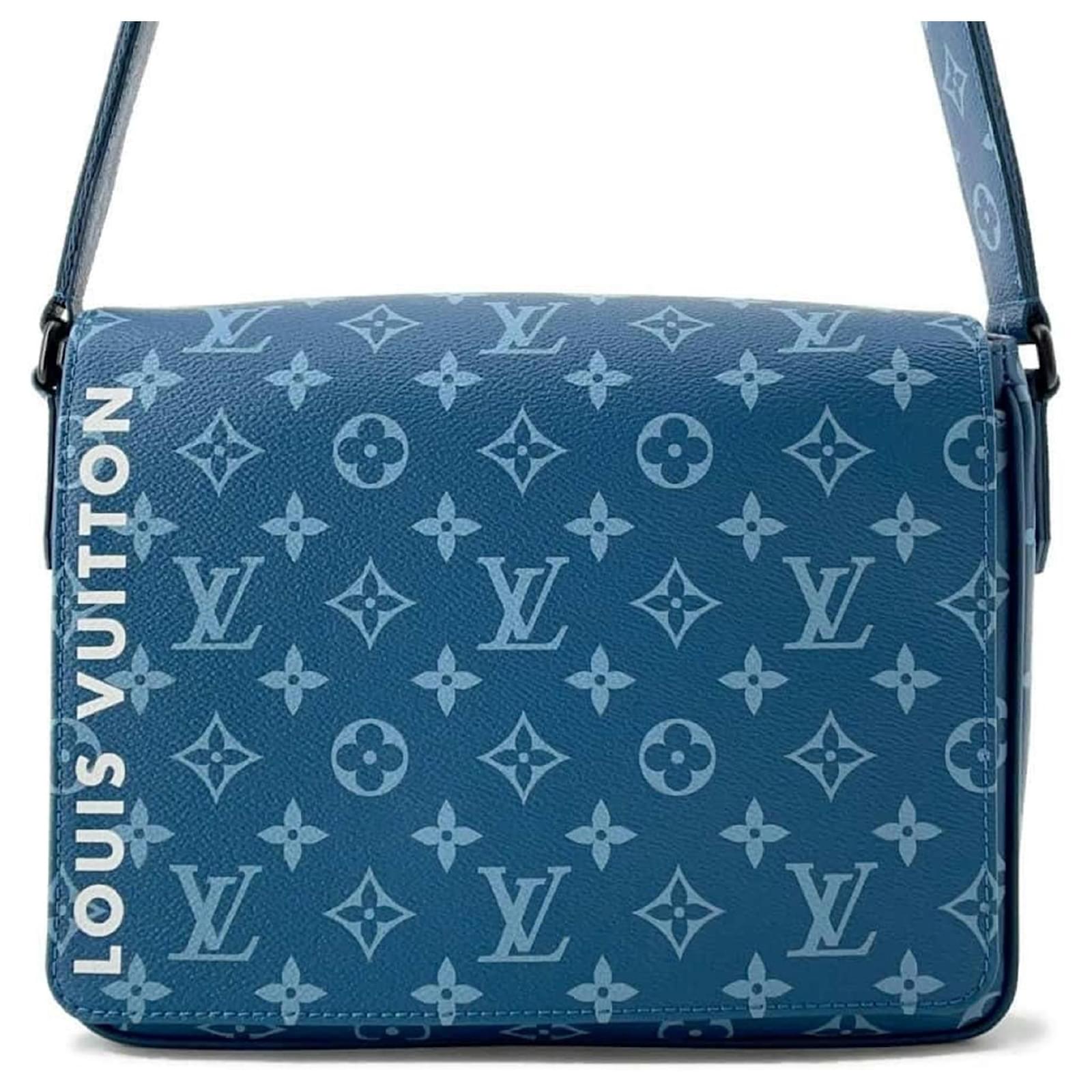 Louis Vuitton District PM Shoulder Bag Blue Patent leather ref