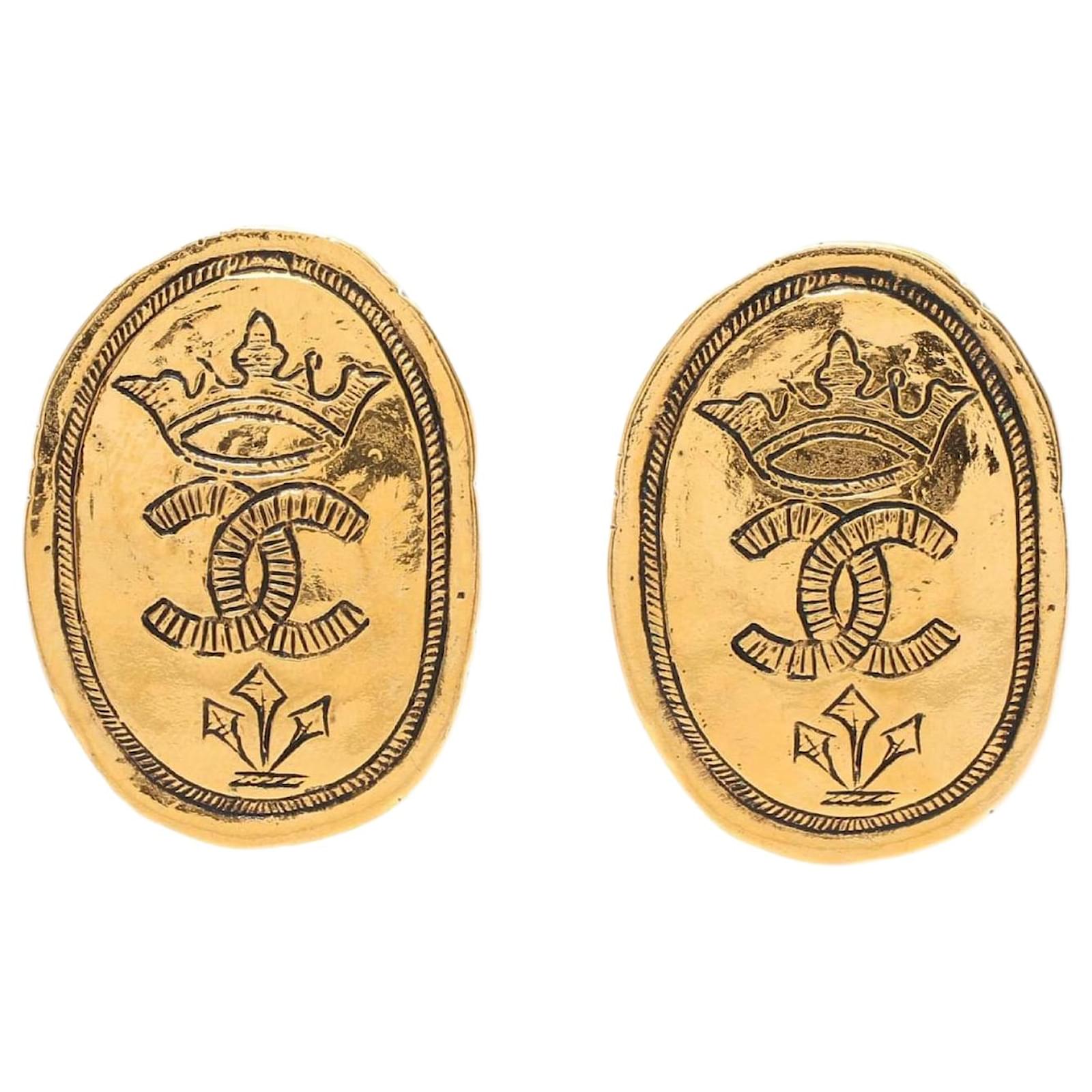 Chanel Coco Mark Crown Clip Earrings Golden Gold-plated ref 