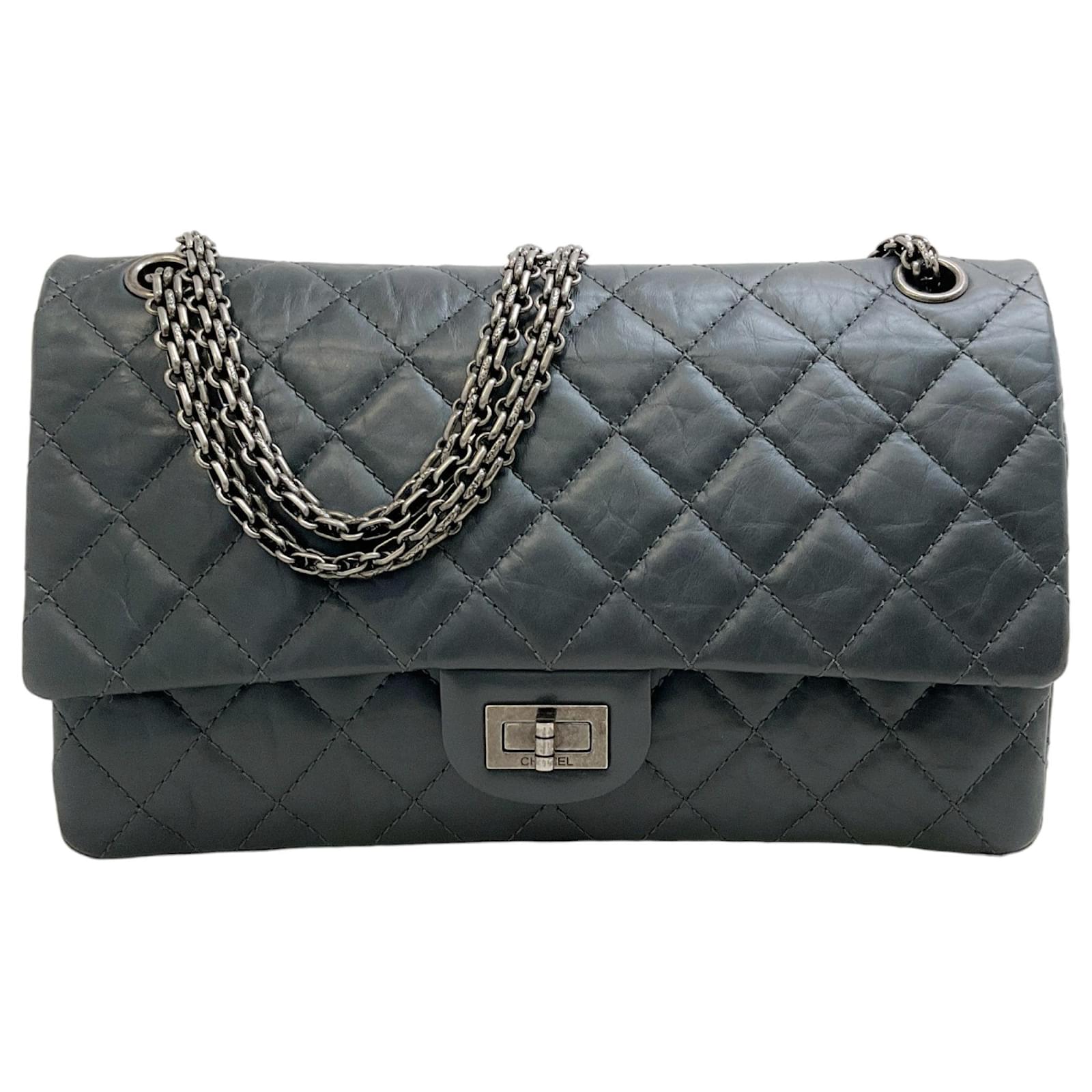大幅値下げ！CHANELバッグ　オールレザー BLACK PATENT CRINKLED LEATHER WITH BLACK-TONE METAL 2.55