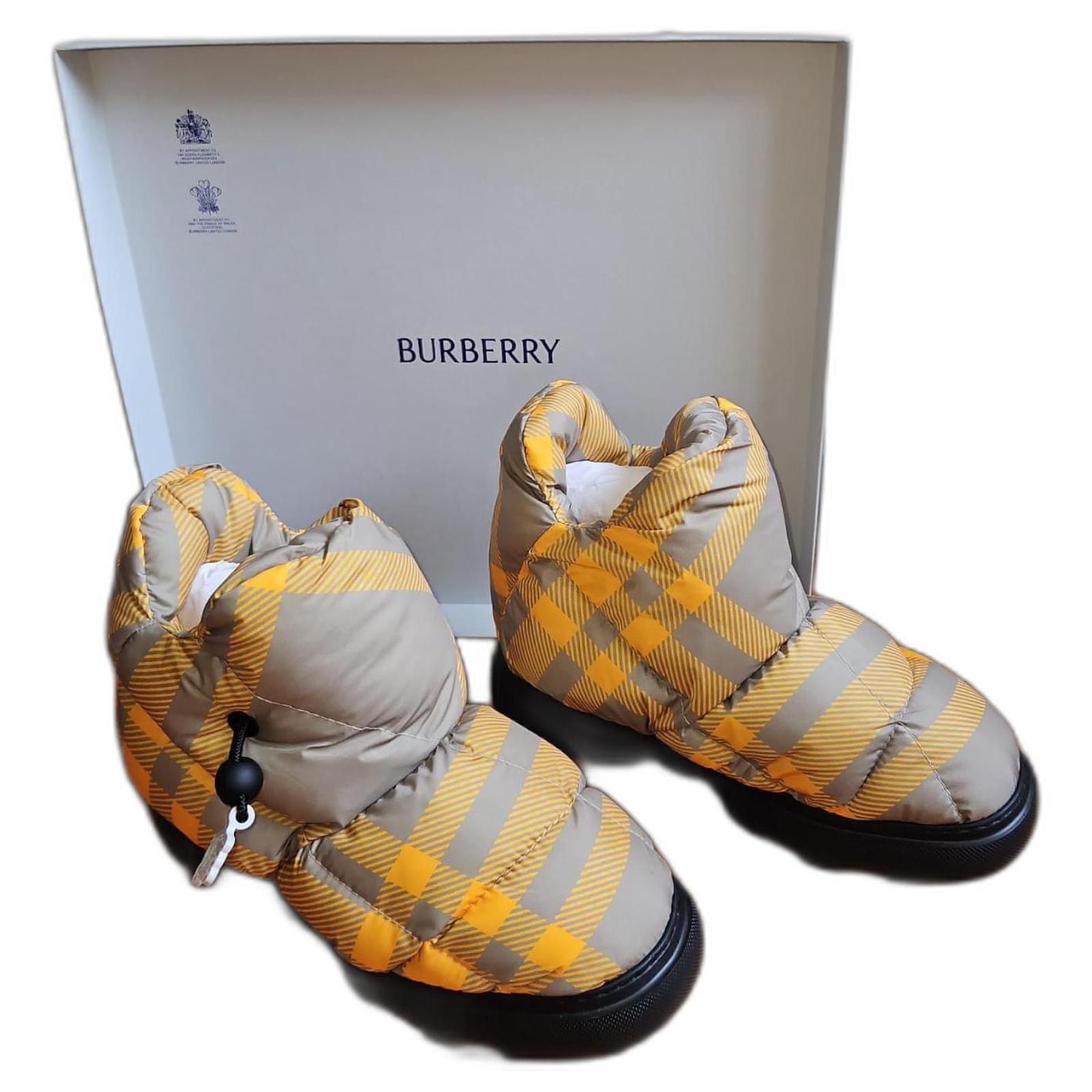 Burberry apres ski boots Grey Yellow Polyester Rubber ref.1677171 Joli Closet