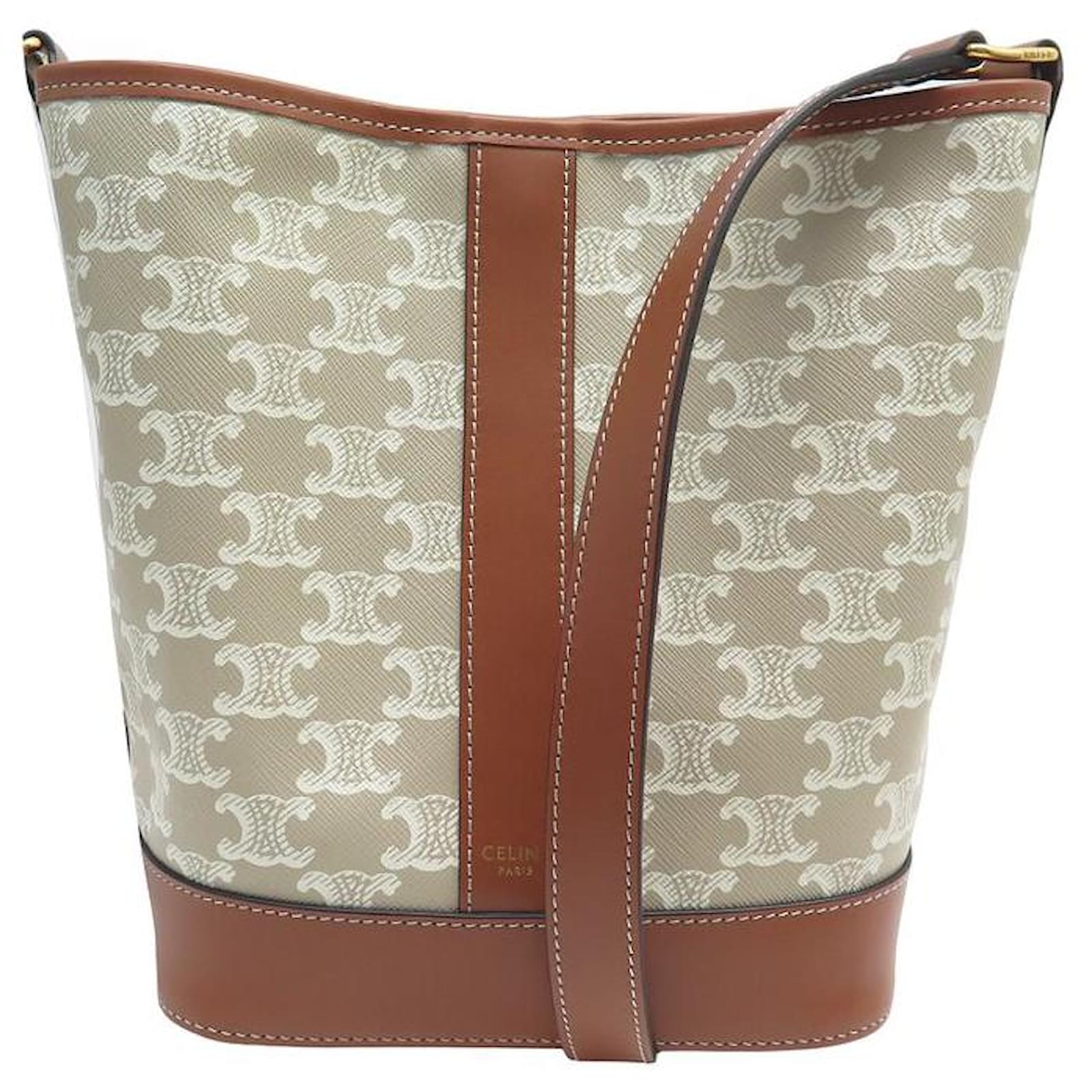 【国内発送】SMALL BUCKET IN TRIOMPHE CANVAS AND CALFセール CELINE Triomphe Small Canvas & Leather Bucket Bag