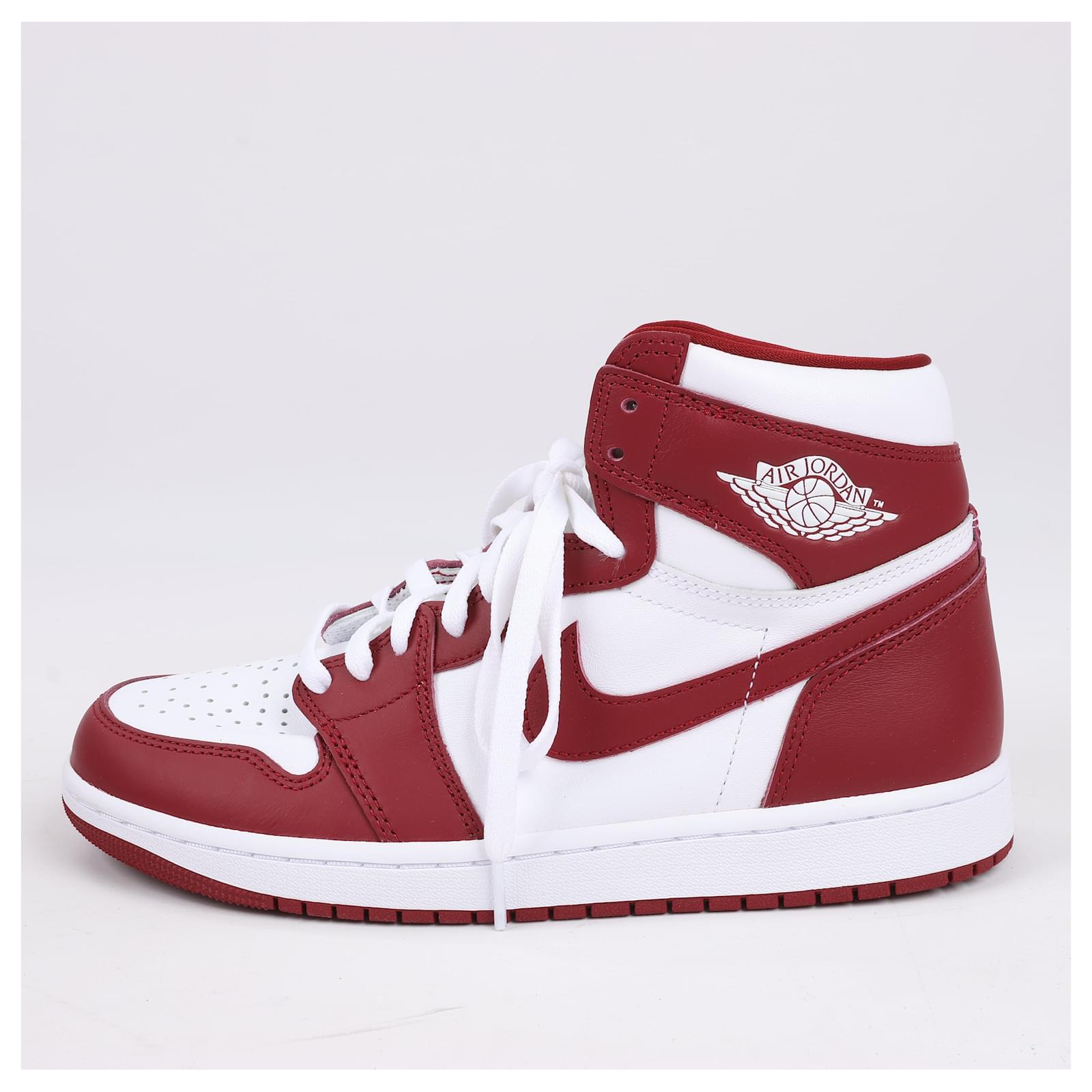 Baskets montantes en cuir Nike Air Jordan 1 en bordeaux x blanc DZ5485 160 ref.1711139 Joli Closet