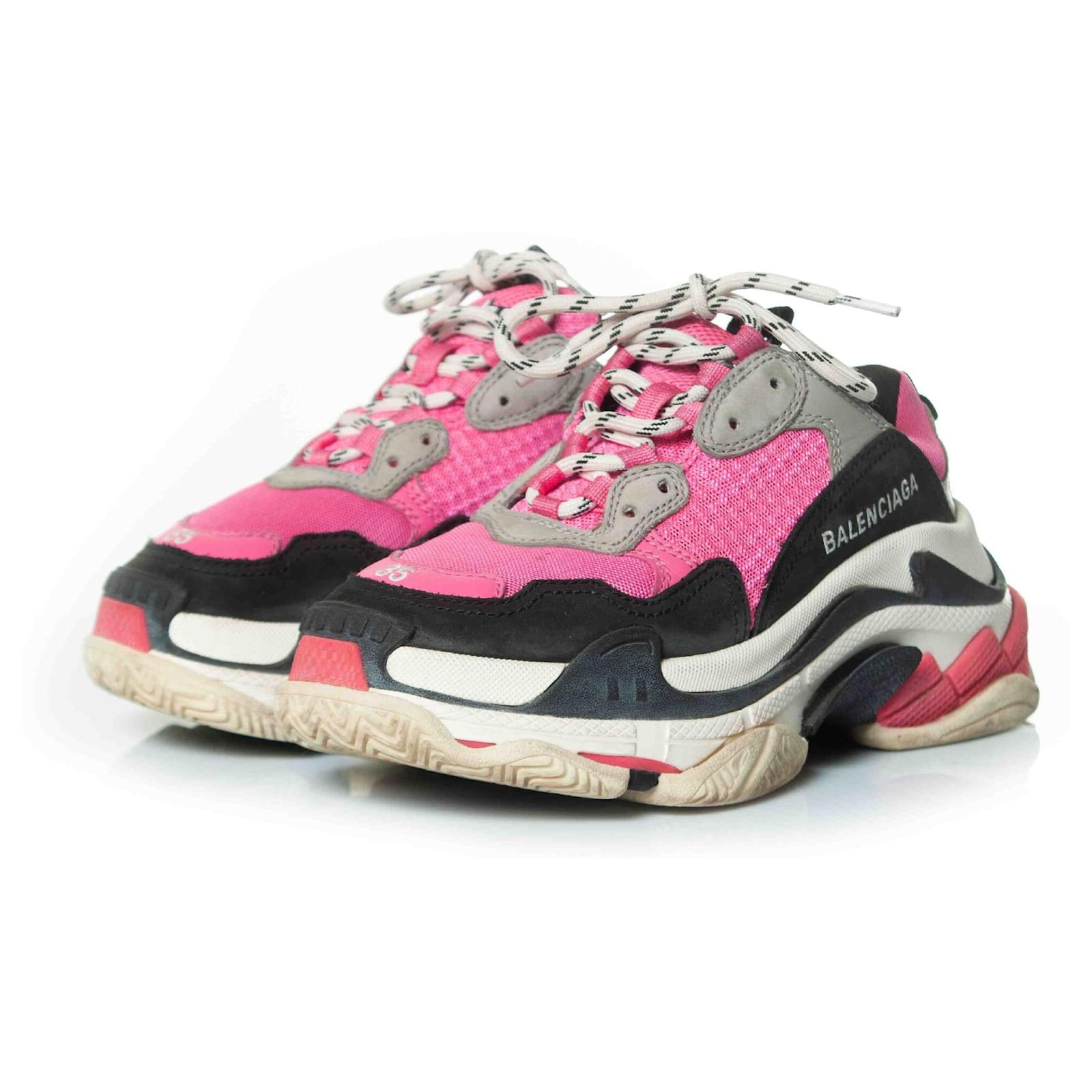 Balenciaga Baskets Triple S en rose Suede Joli Closet