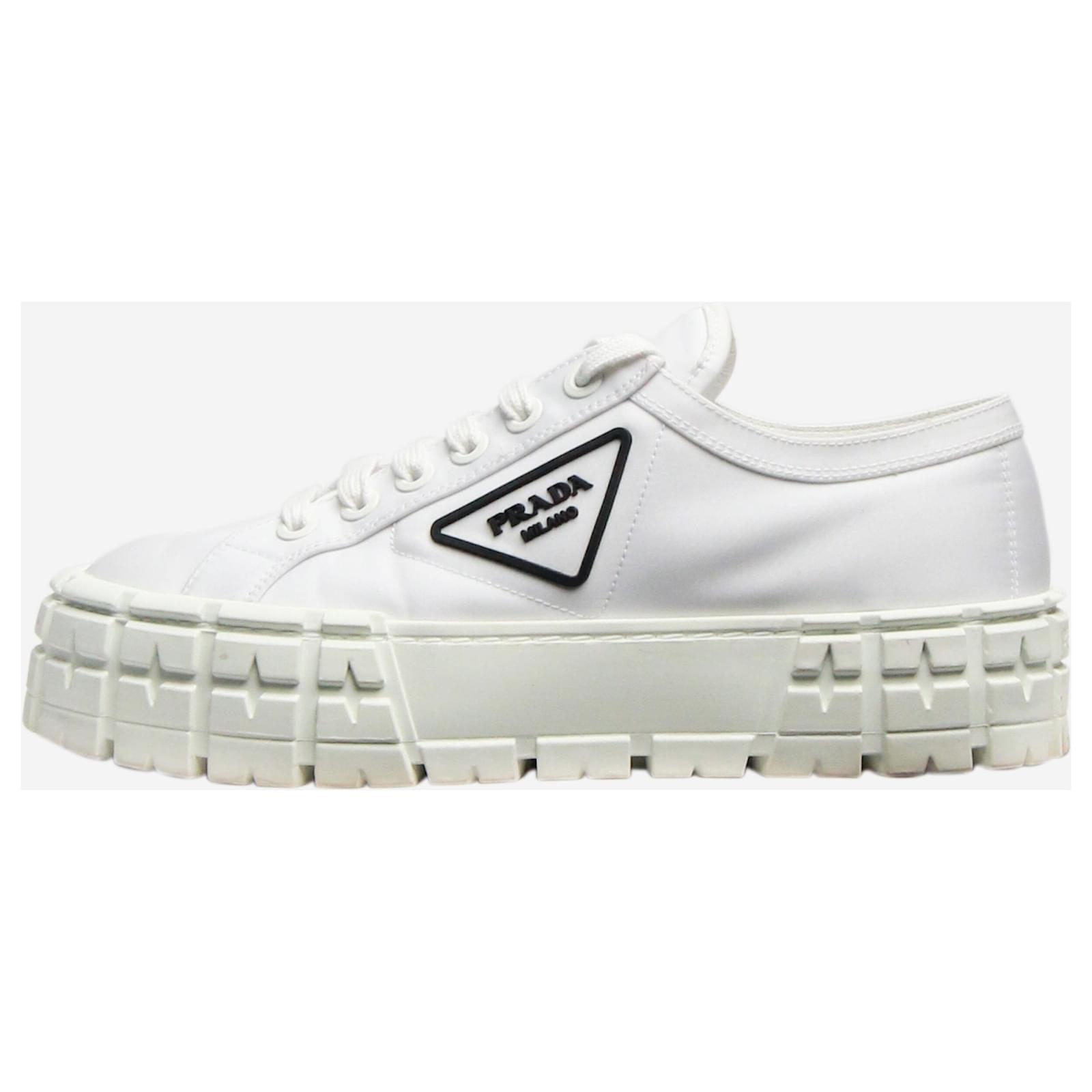 PRADA オルゴール 白色 PRADA オルゴール 白色