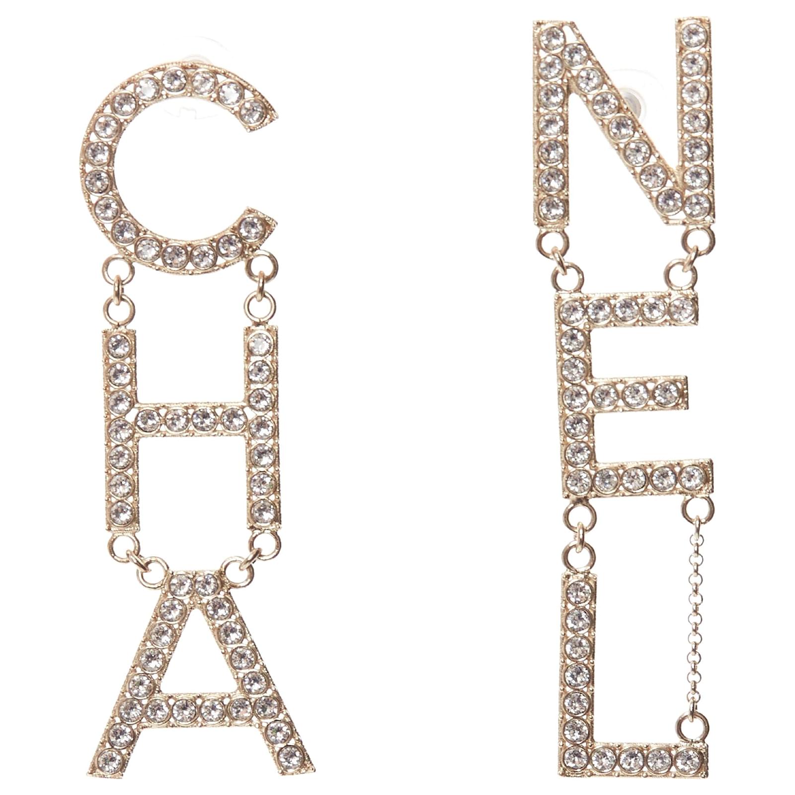 【時代を象徴する】【CHANEL】Pendant Earrings l Diamantes CHANEL CC Logos Rhinestone Stud Earrings Silver Tone 07P