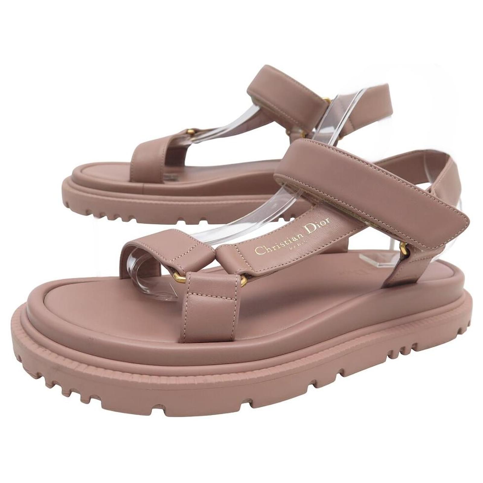 Dior｜SANDALS (KCQ844ECJ 23Y) 디올 라피아 디웨이 로고 샌들 슬리퍼 KCQ844ECJ 23Y | 머스트잇