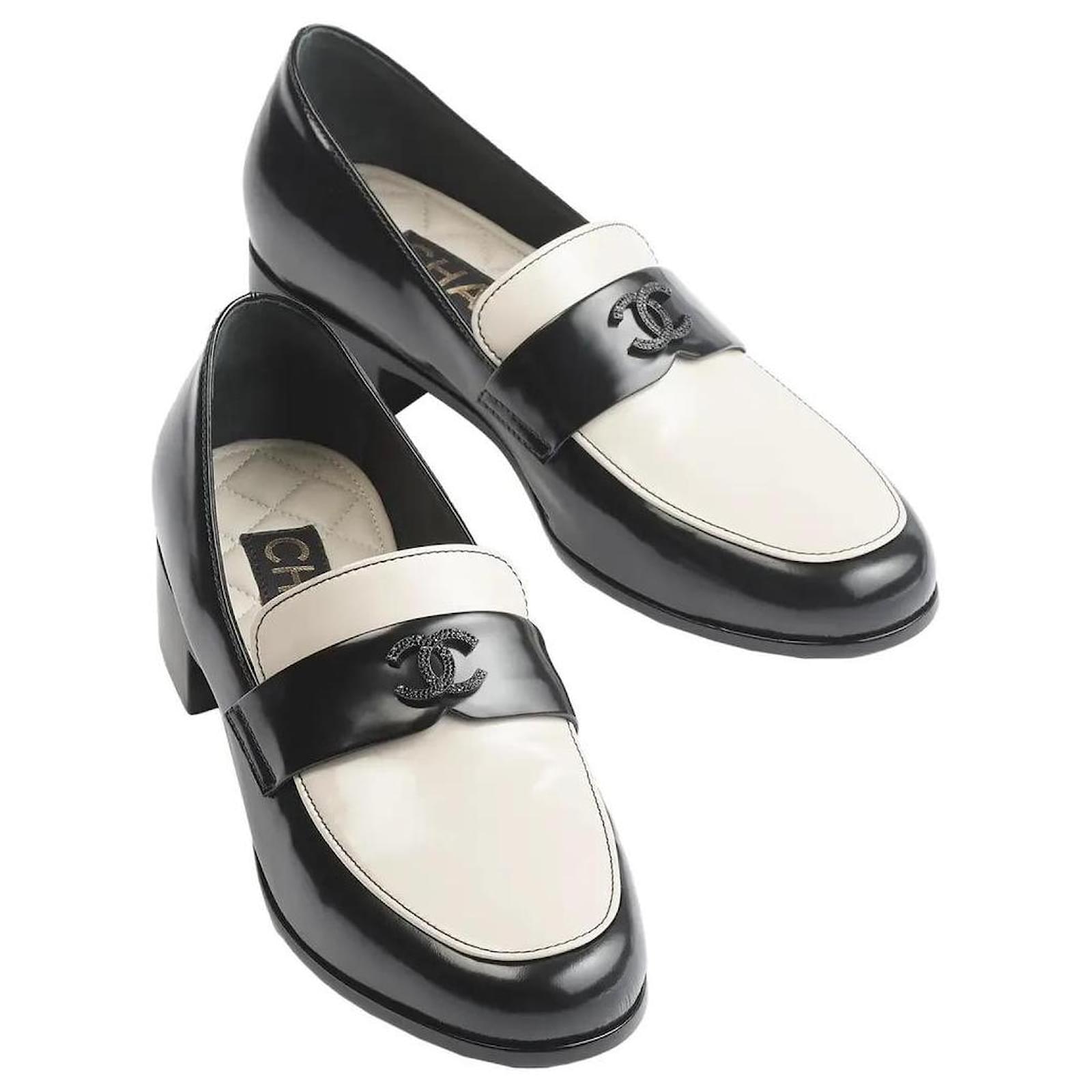 CHANEL ローファー ブラック・ホワイト シャネル ローファー レディース37ハーフ ホワイト ブラック エナメル