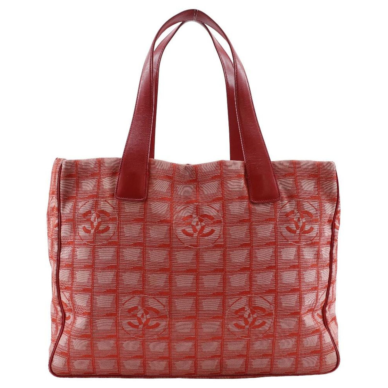Chanel Nylon Canvas Tote MM Bag Red Cloth ref.1786895 - Joli Closet