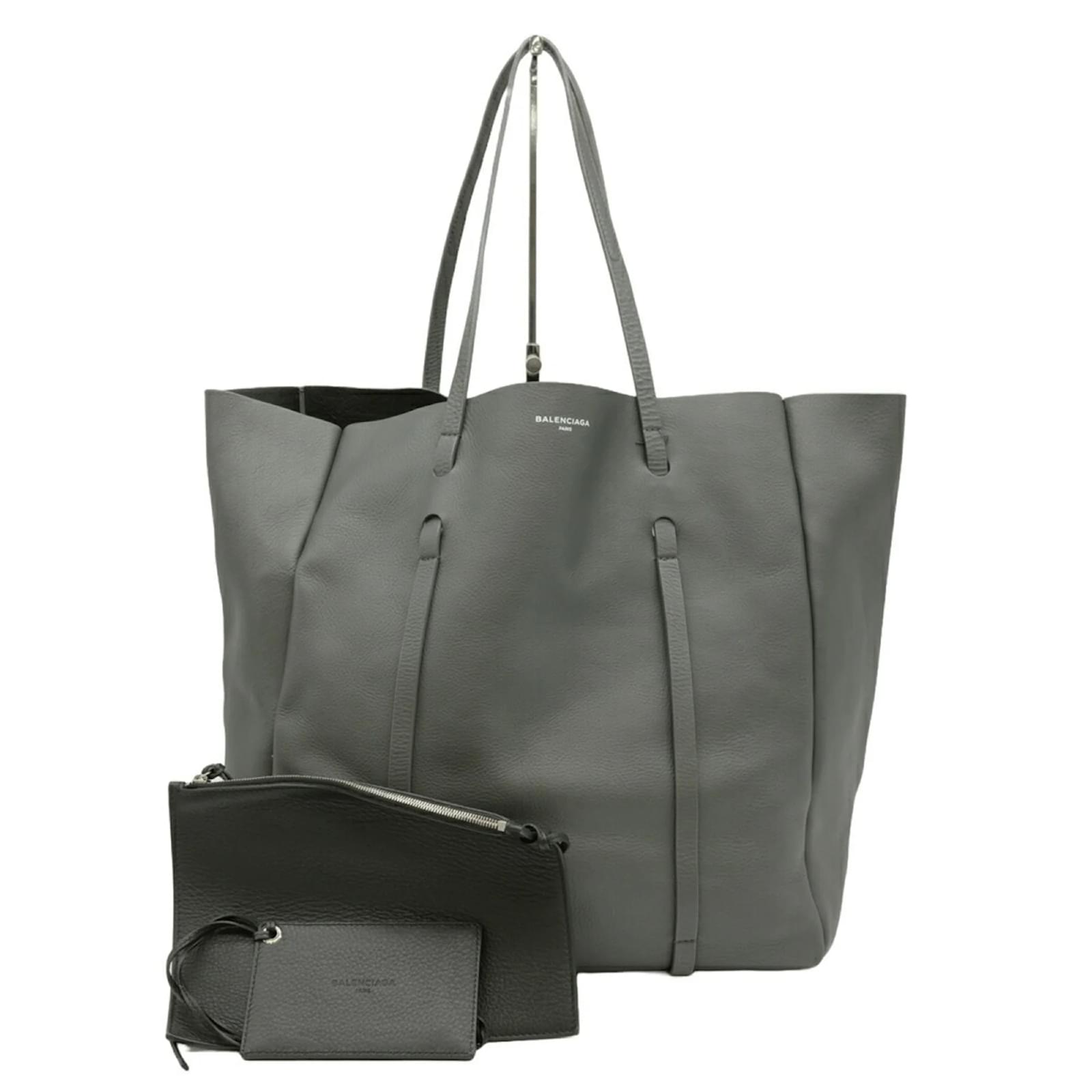 Balenciaga Everyday Tote Bag M in Gray Brown Leather ref.1824606 Joli Closet