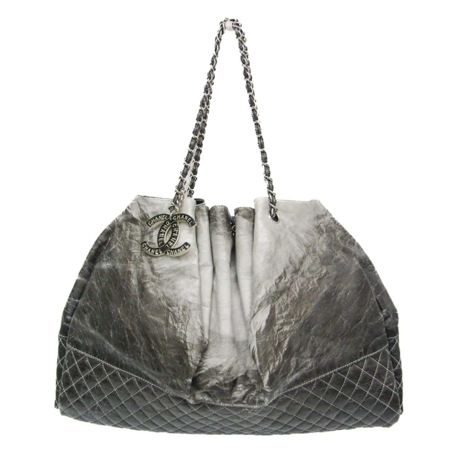 Chanel Wrinkled Gradient Leather Shoulder Bag Grey Dark grey ref