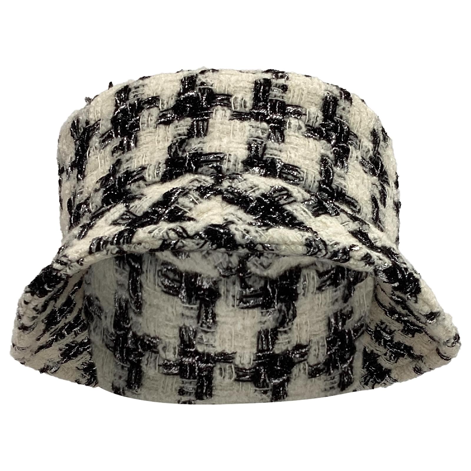 Timeless Chanel Houndstooth Bucket Hat in Black and White Tweed