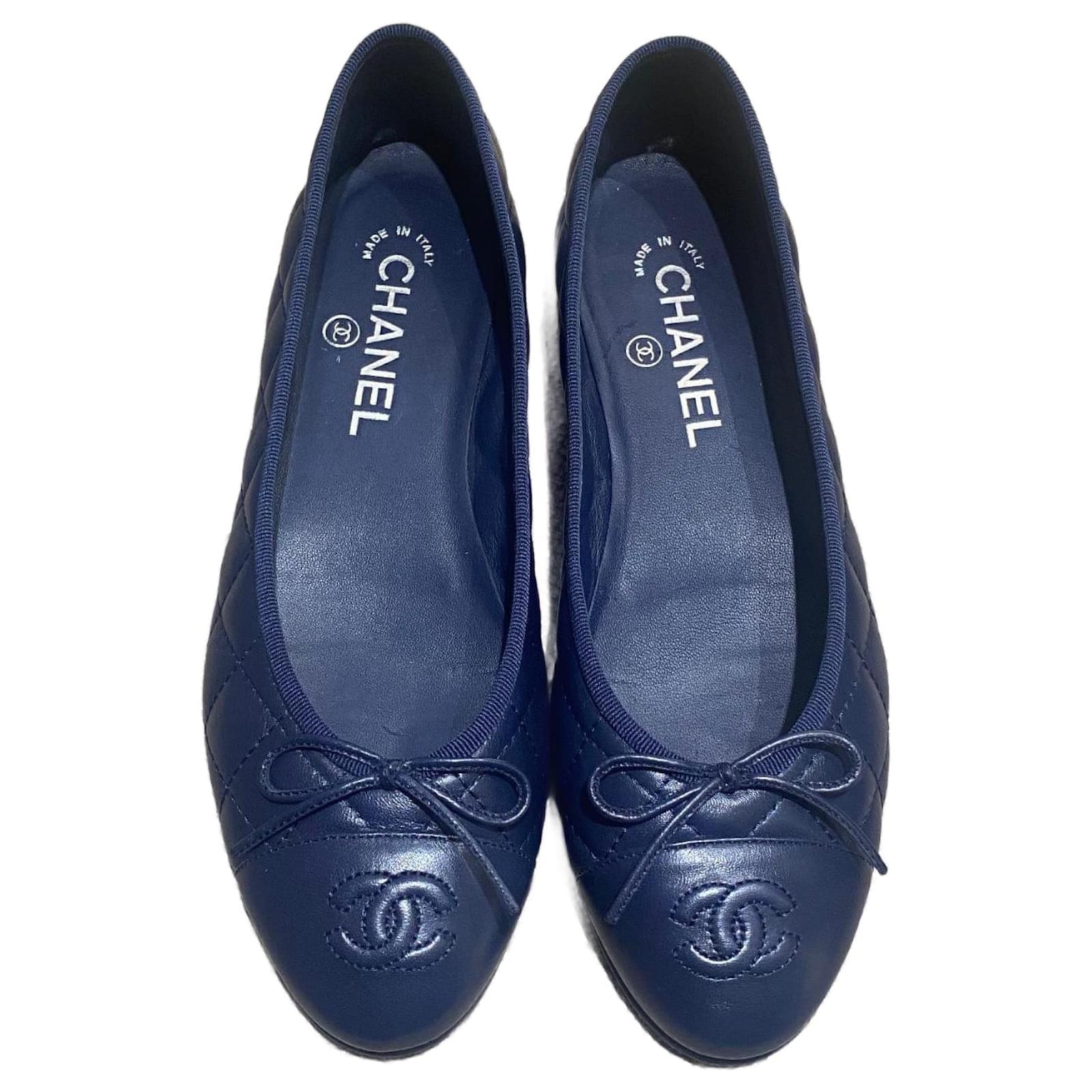 Chanel Ballet flats Blue Leather ref.1893798 - Joli Closet