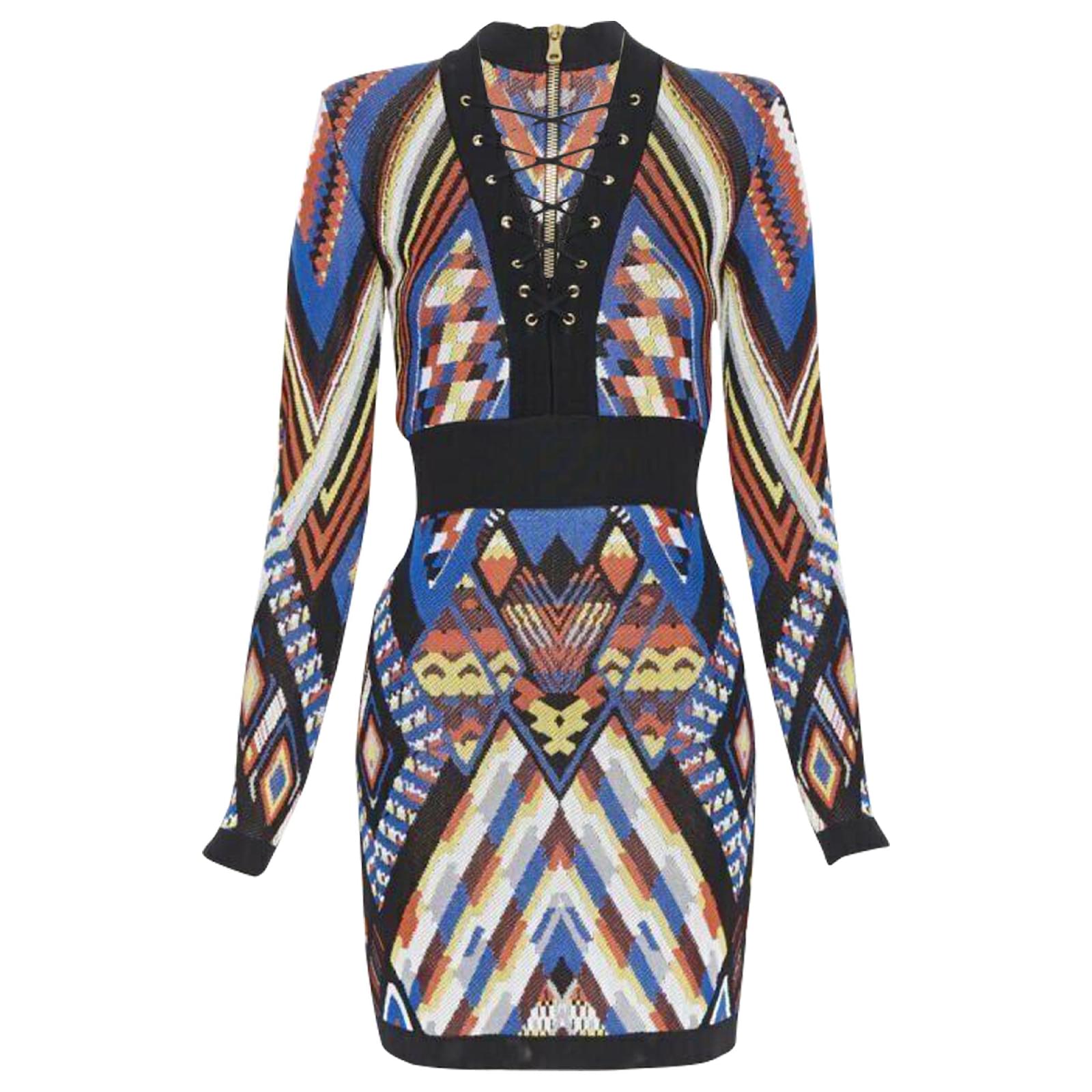 Robe mini bodycon en dentelle tricotée V encolure en V ethnique