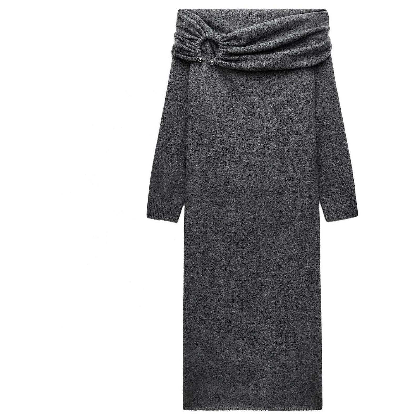 Vestido midi drapeado de punto grueso para mujeres Zara en gris