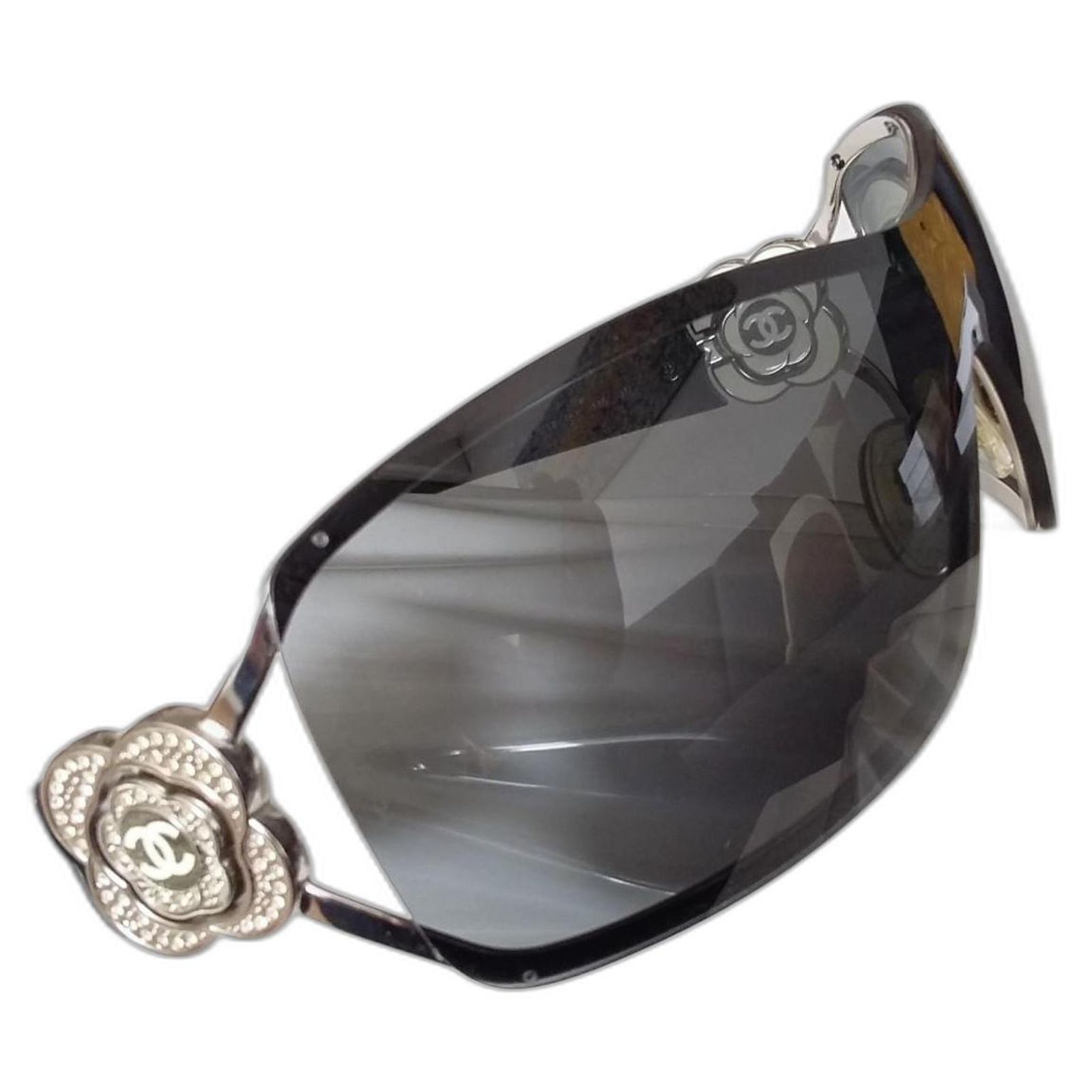 Never Worn - Camelia CHANEL oversize sunglasses Black  display picture 2