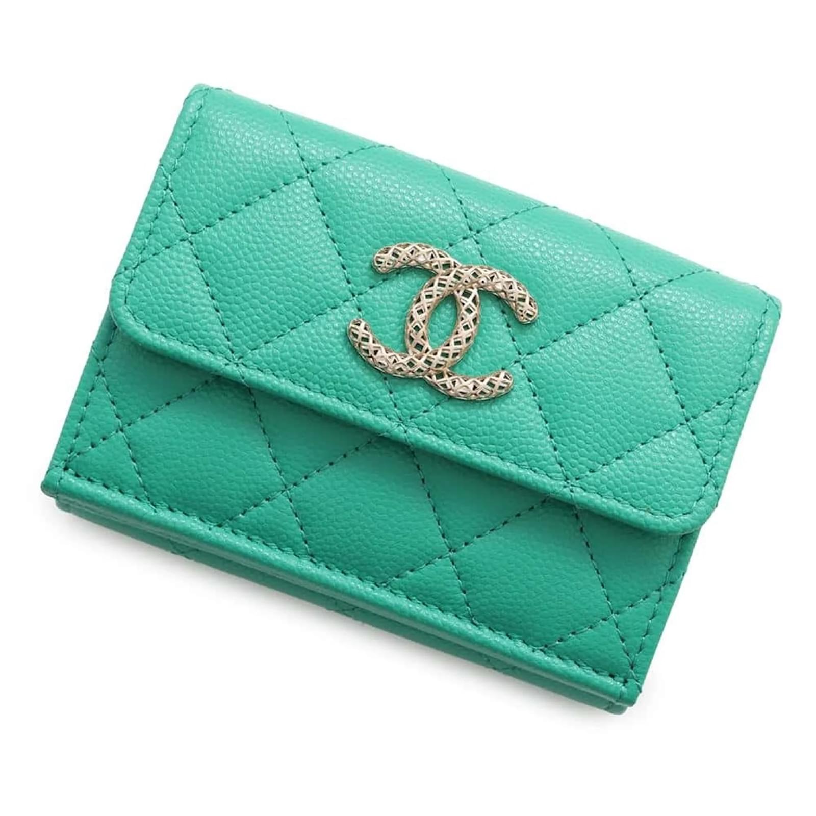 Chanel Tri-fold Wallet in Green Caviar Leather Joli