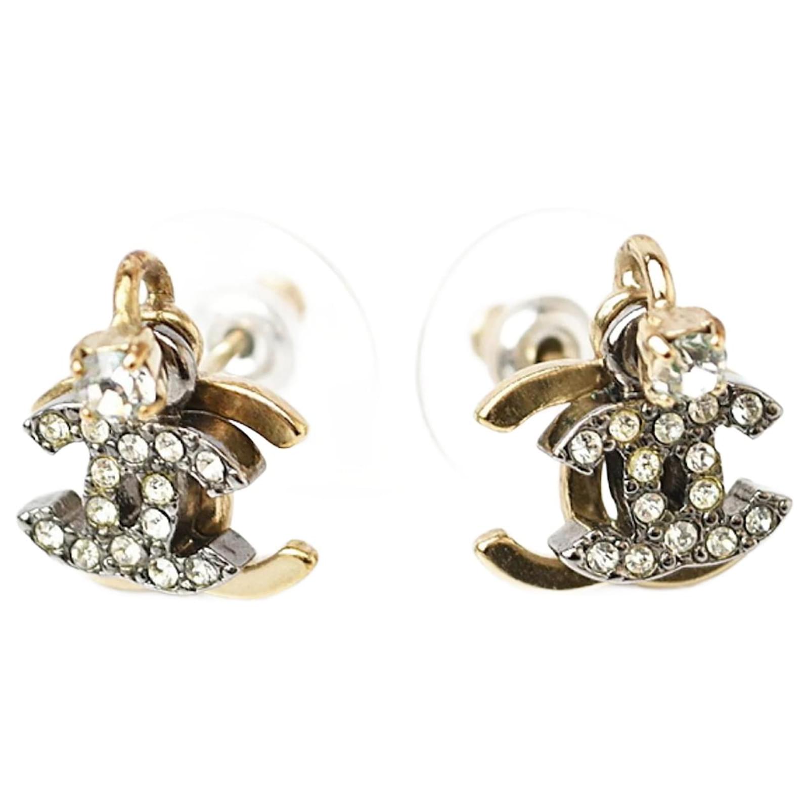 CHANEL 26S DOUBLE C LOGO PINK ENAMEL ROUND STUD EARRINGS IN GOLD METAL 631033